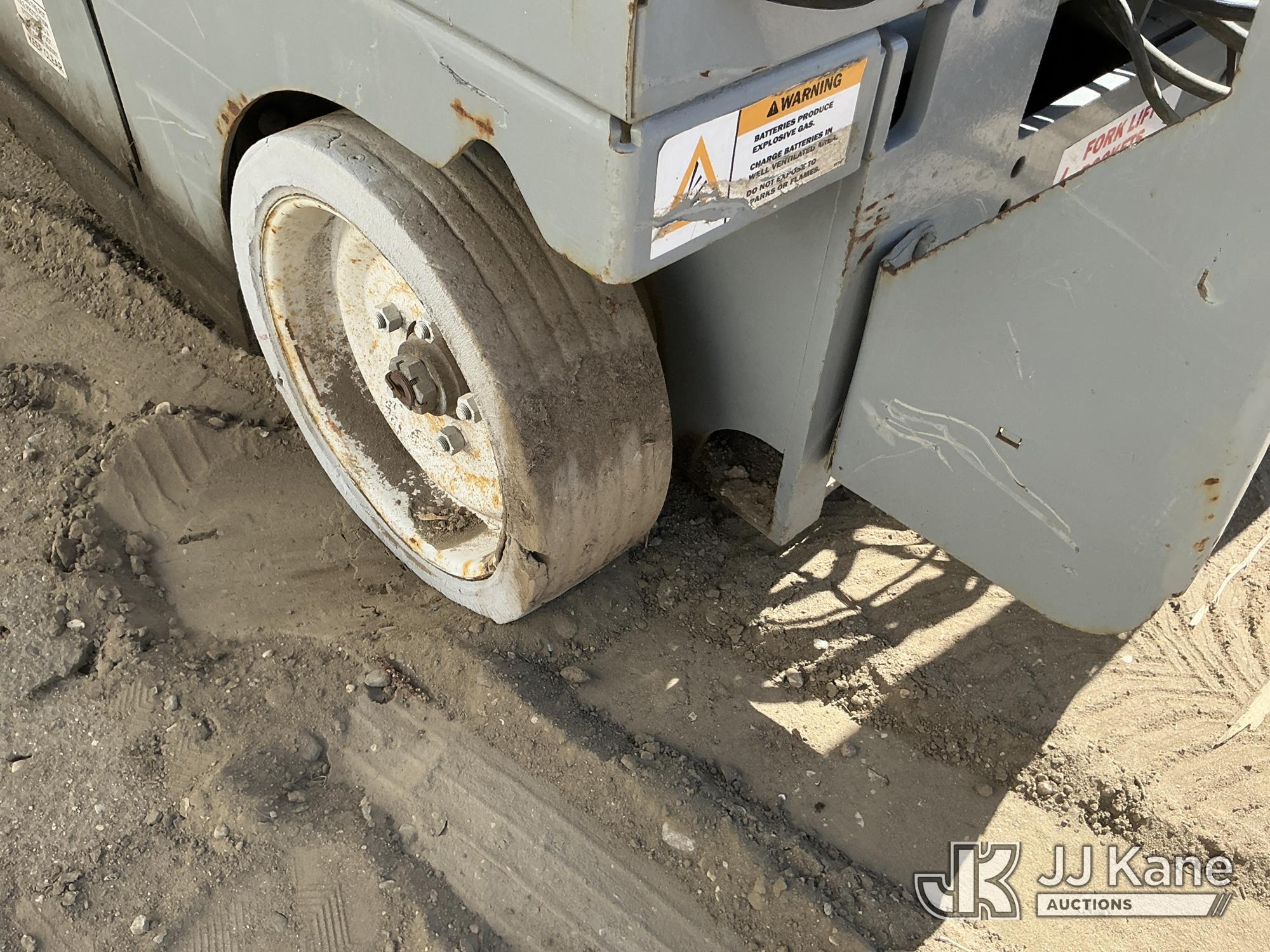 (Minot, ND) 2000 MEC 3247ES Self-Propelled Scissor Lift Condition Unknown