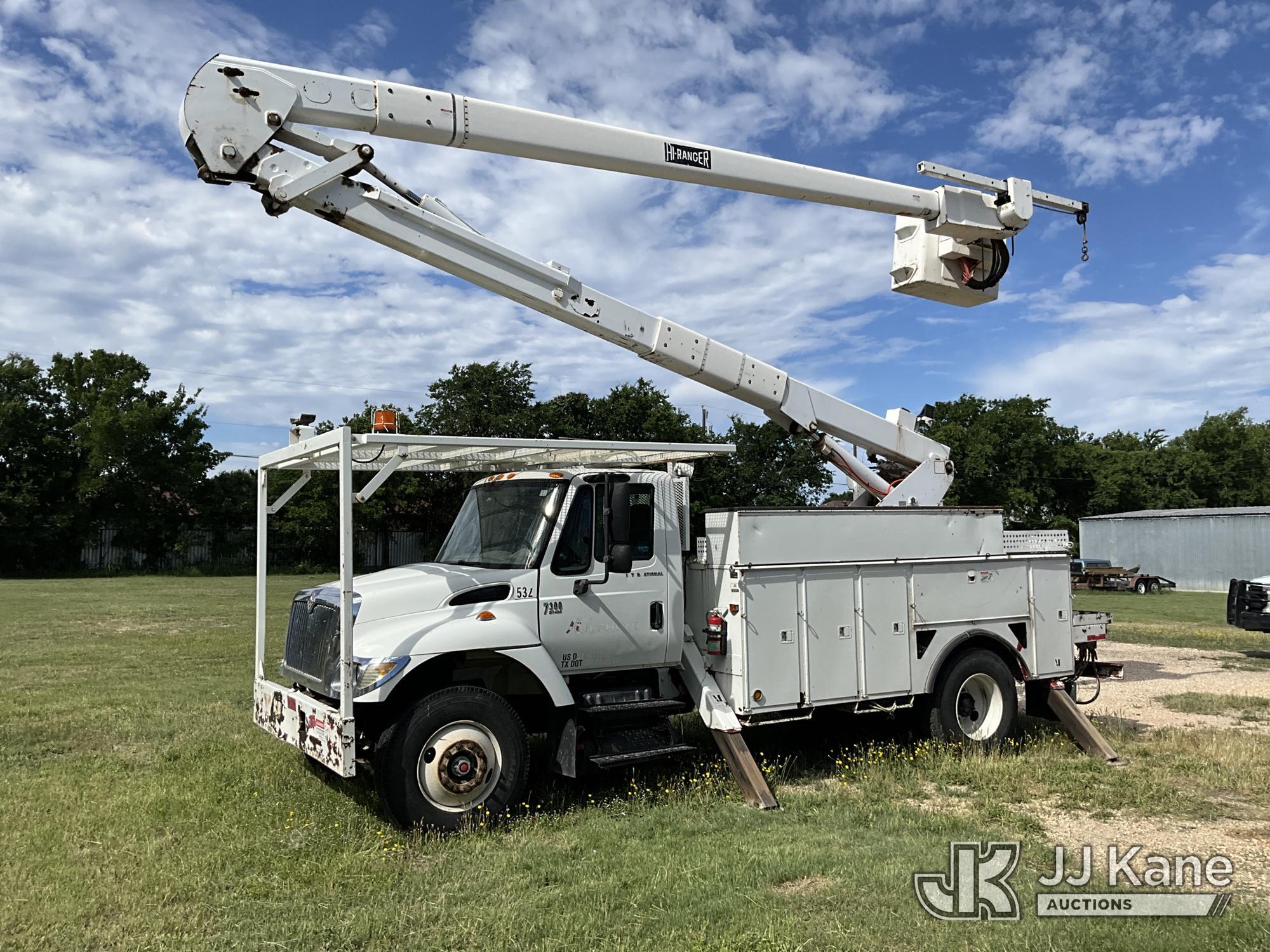 (Killeen, TX) HiRanger 5TC-55, Material Handling Bucket Truck rear mounted on 2006 International 730