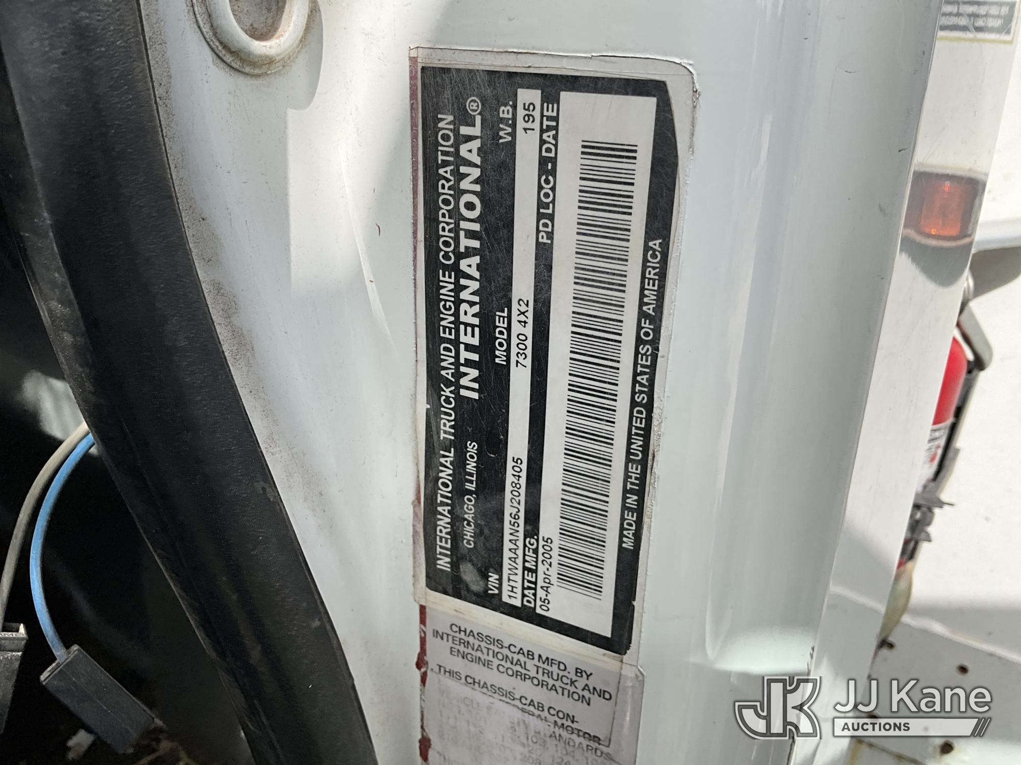 (Killeen, TX) HiRanger 5TC-55, Material Handling Bucket Truck rear mounted on 2006 International 730
