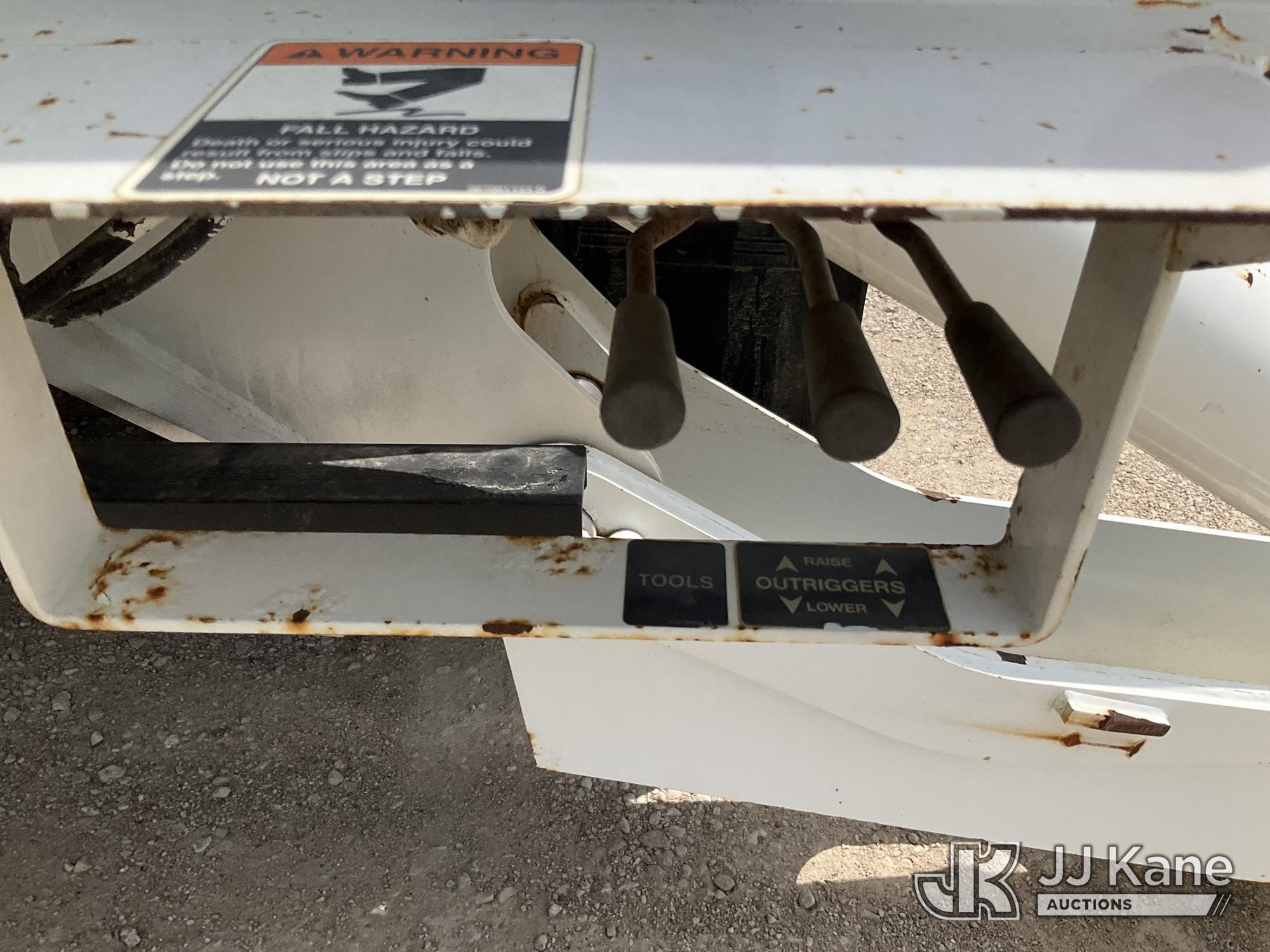 (Waxahachie, TX) Altec D4065B-TR, Digger Derrick rear mounted on 2013 International 7400 6x6 T/A Uti