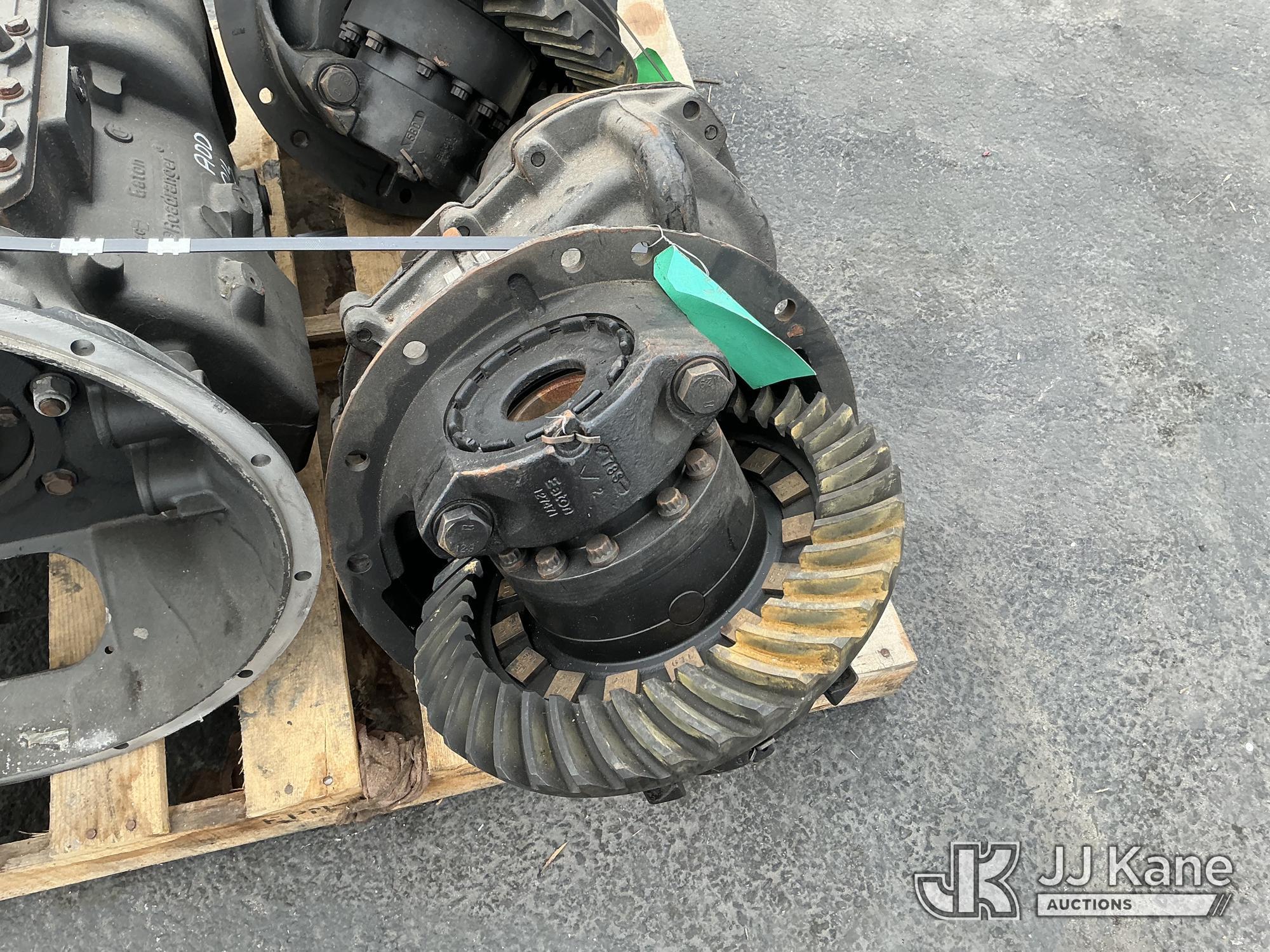 (Jurupa Valley, CA) (1 Pallet) (1) 10 Speed Transmission & Rear Differentials (Used ) NOTE: This uni