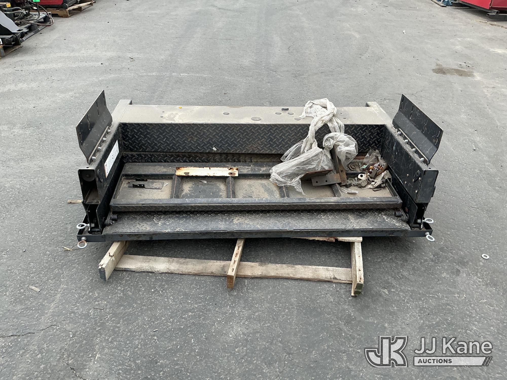 (Jurupa Valley, CA) Lift Gate (Used ) NOTE: This unit is being sold AS IS/WHERE IS via Timed Auction