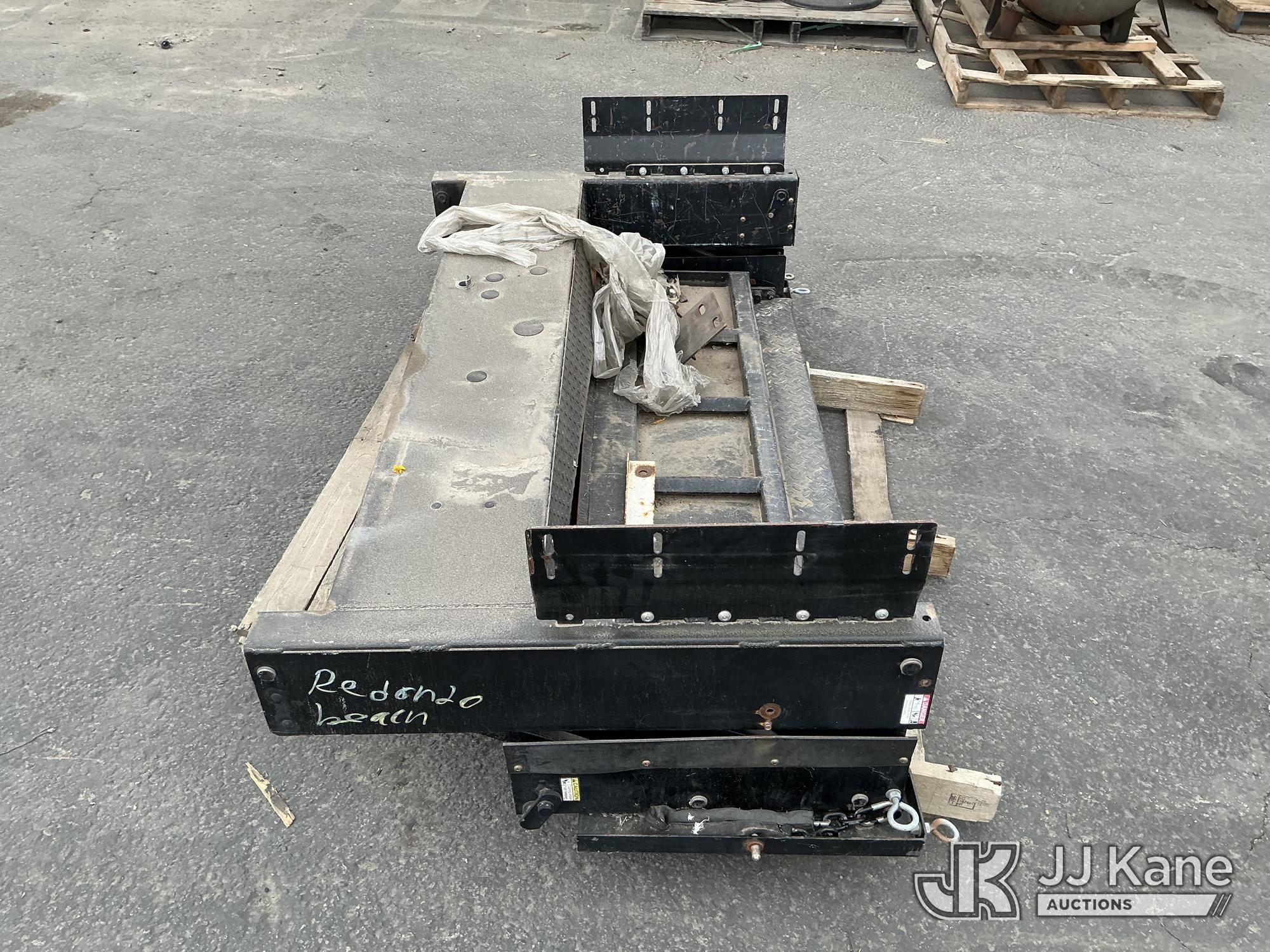 (Jurupa Valley, CA) Lift Gate (Used ) NOTE: This unit is being sold AS IS/WHERE IS via Timed Auction