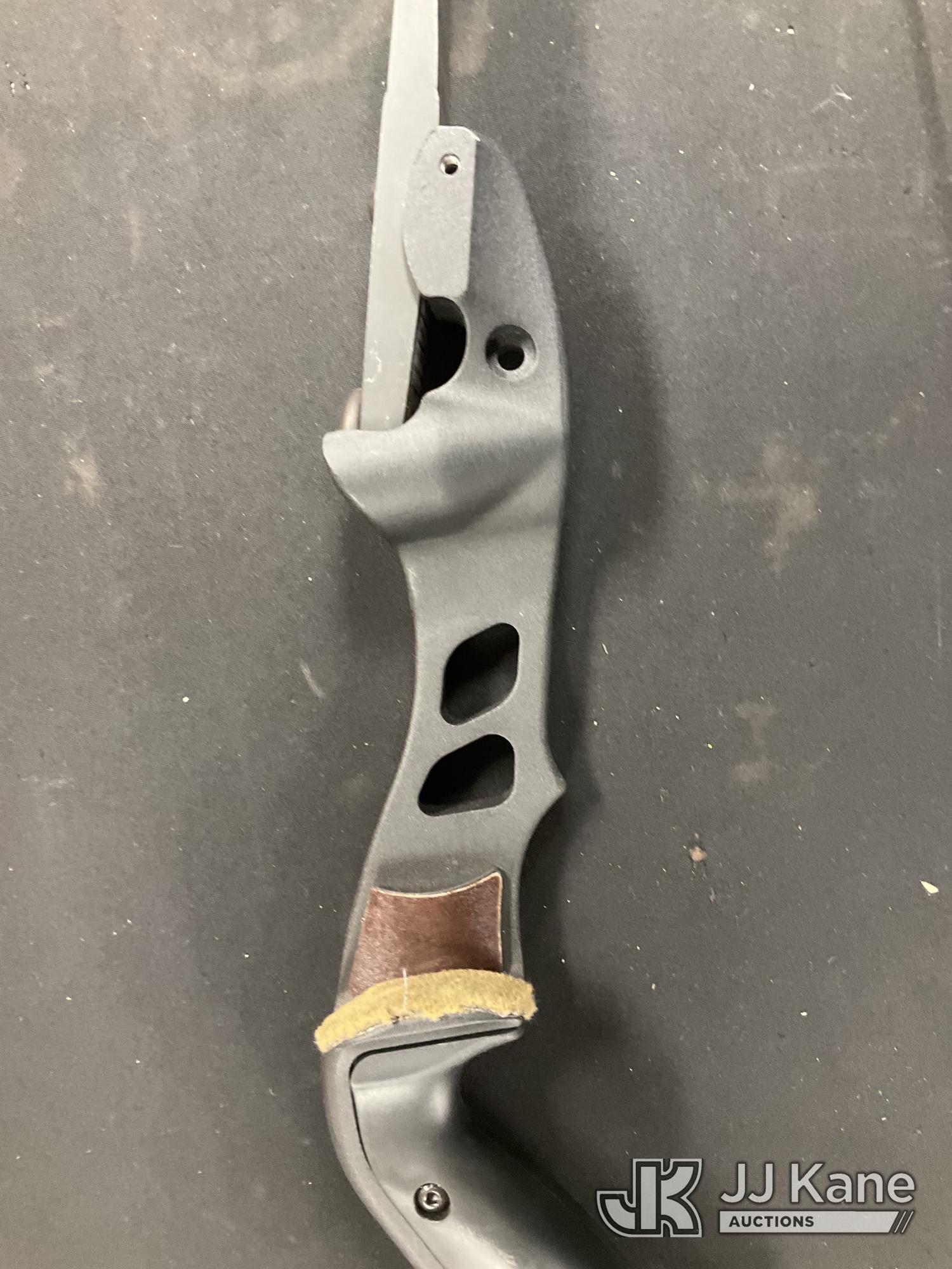 (Jurupa Valley, CA) Bow & Arrow (Used) NOTE: This unit is being sold AS IS/WHERE IS via Timed Auctio