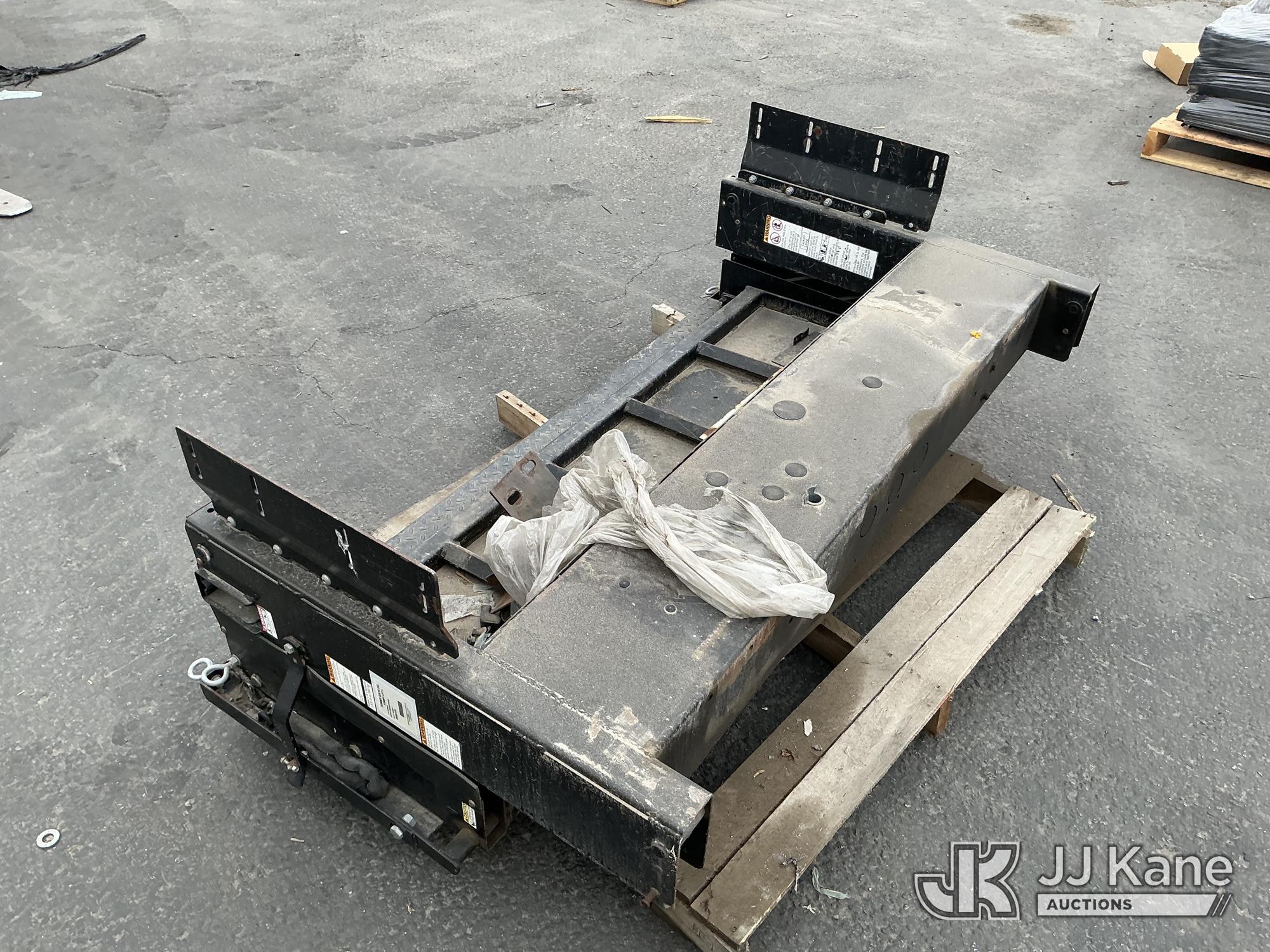 (Jurupa Valley, CA) Lift Gate (Used ) NOTE: This unit is being sold AS IS/WHERE IS via Timed Auction