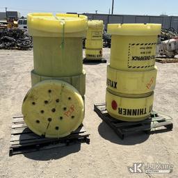 (Jurupa Valley, CA) (2 Pallets) Containers (Used ) NOTE: This unit is being sold AS IS/WHERE IS via