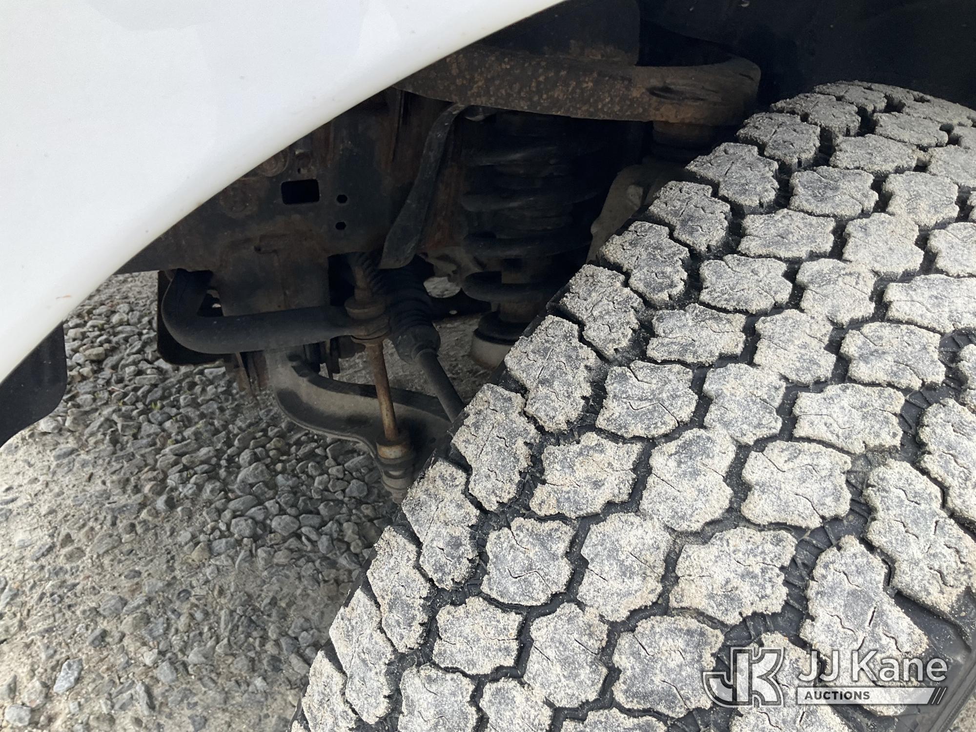 (Shrewsbury, MA) 2017 RAM 1500 4x4 Extended-Cab Pickup Truck Runs & Moves) (Damaged Drive side Taill