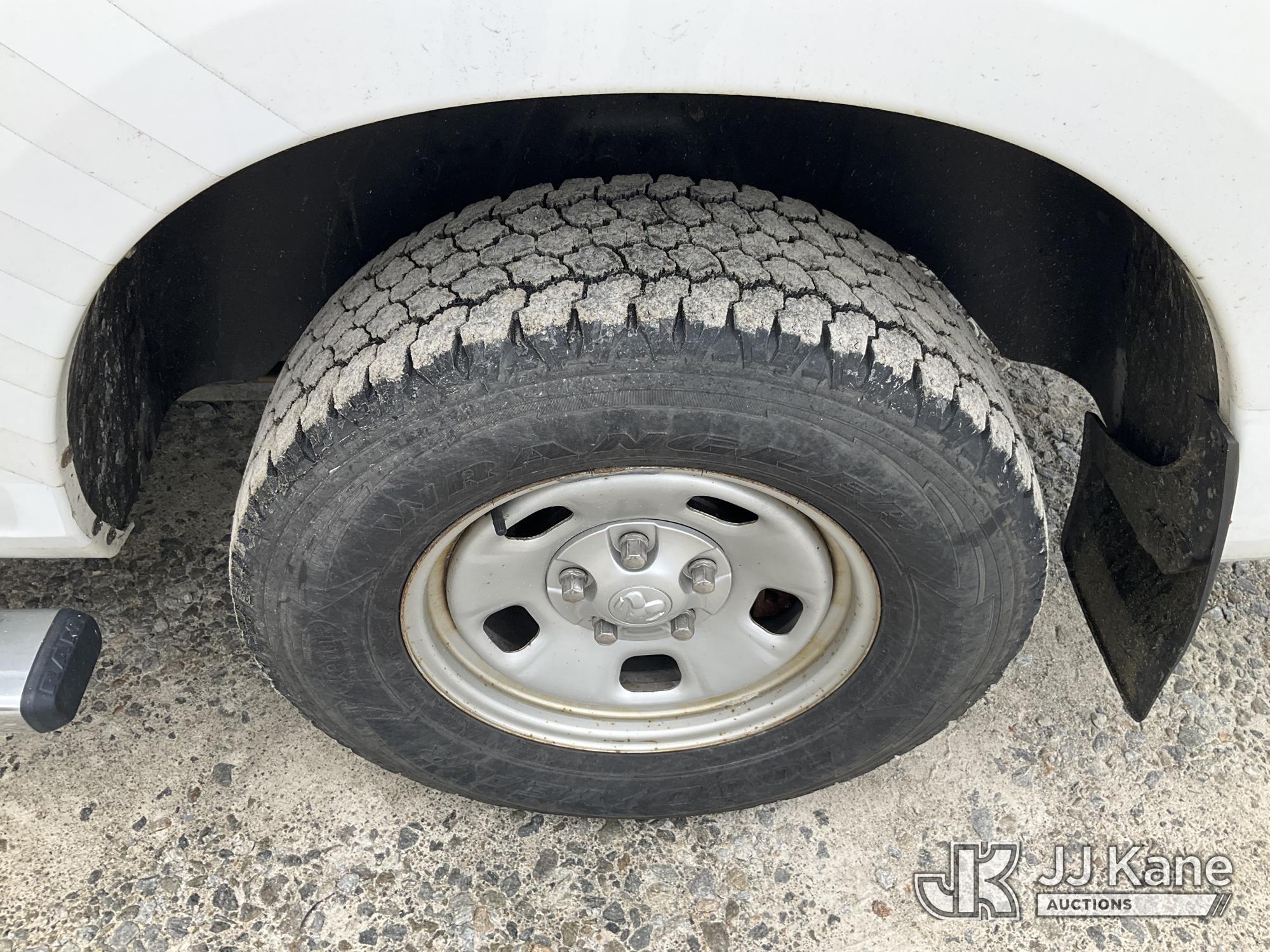 (Shrewsbury, MA) 2017 RAM 1500 4x4 Extended-Cab Pickup Truck Runs & Moves) (Damaged Drive side Taill