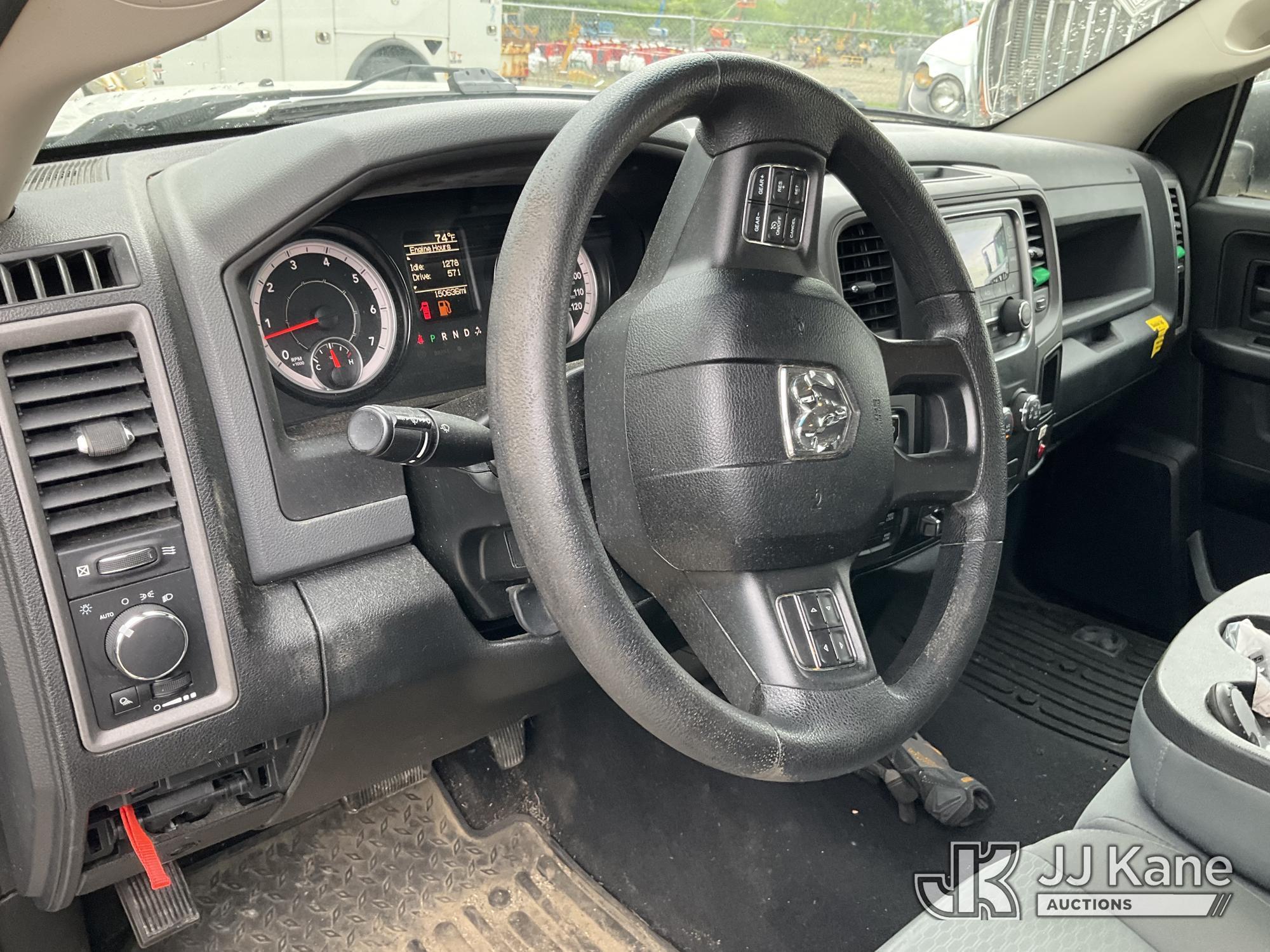 (Shrewsbury, MA) 2017 RAM 1500 4x4 Extended-Cab Pickup Truck Runs & Moves) (Damaged Drive side Taill