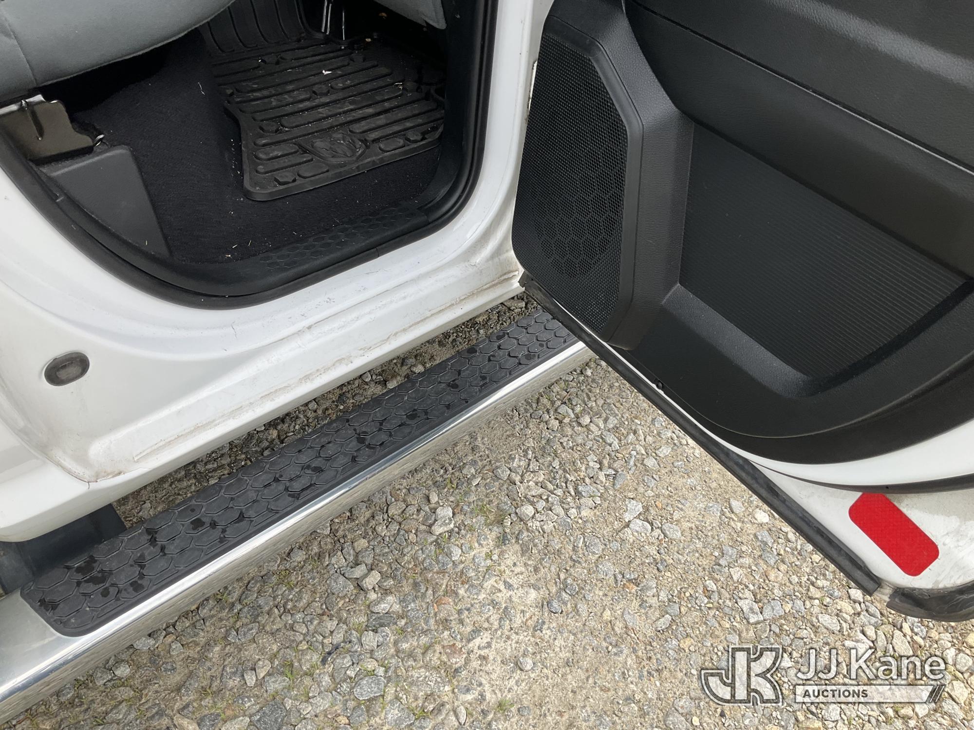 (Shrewsbury, MA) 2017 RAM 1500 4x4 Extended-Cab Pickup Truck Runs & Moves) (Damaged Drive side Taill