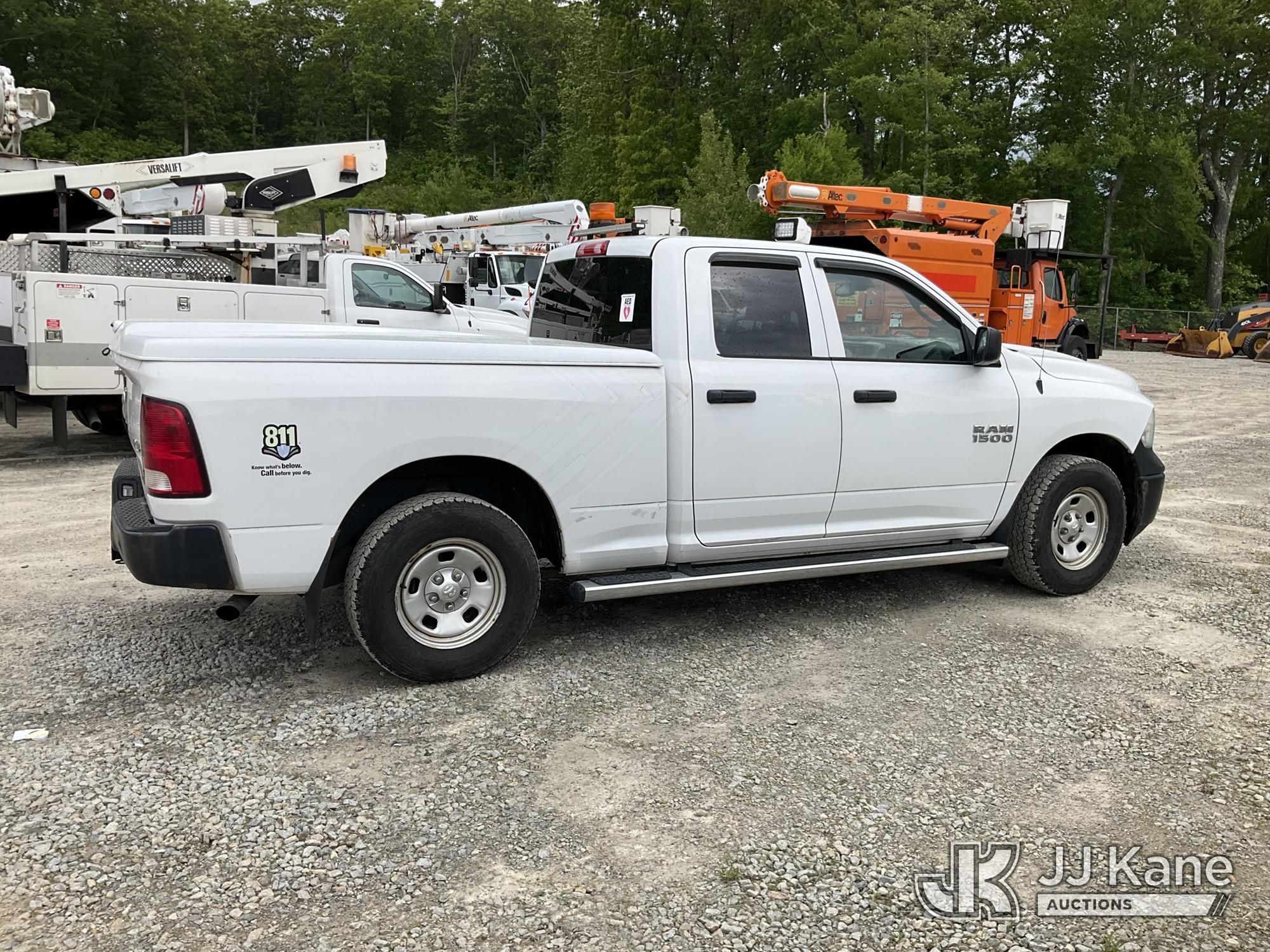 (Shrewsbury, MA) 2017 RAM 1500 4x4 Extended-Cab Pickup Truck Runs & Moves) (Damaged Drive side Taill