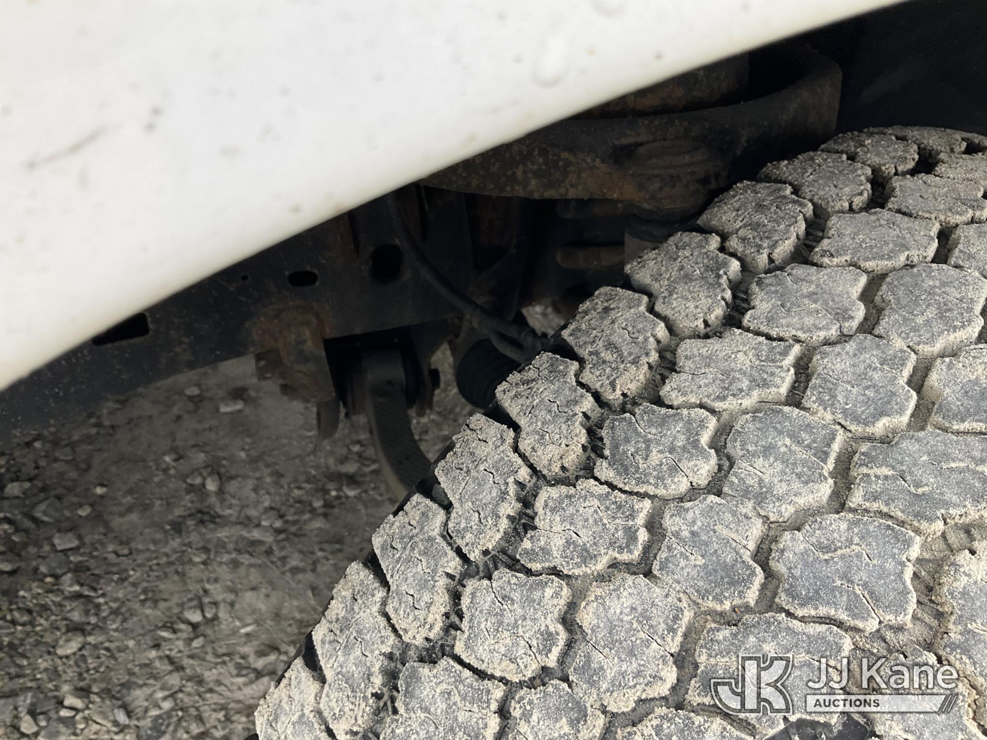 (Shrewsbury, MA) 2017 RAM 1500 4x4 Extended-Cab Pickup Truck Runs & Moves) (Damaged Drive side Taill