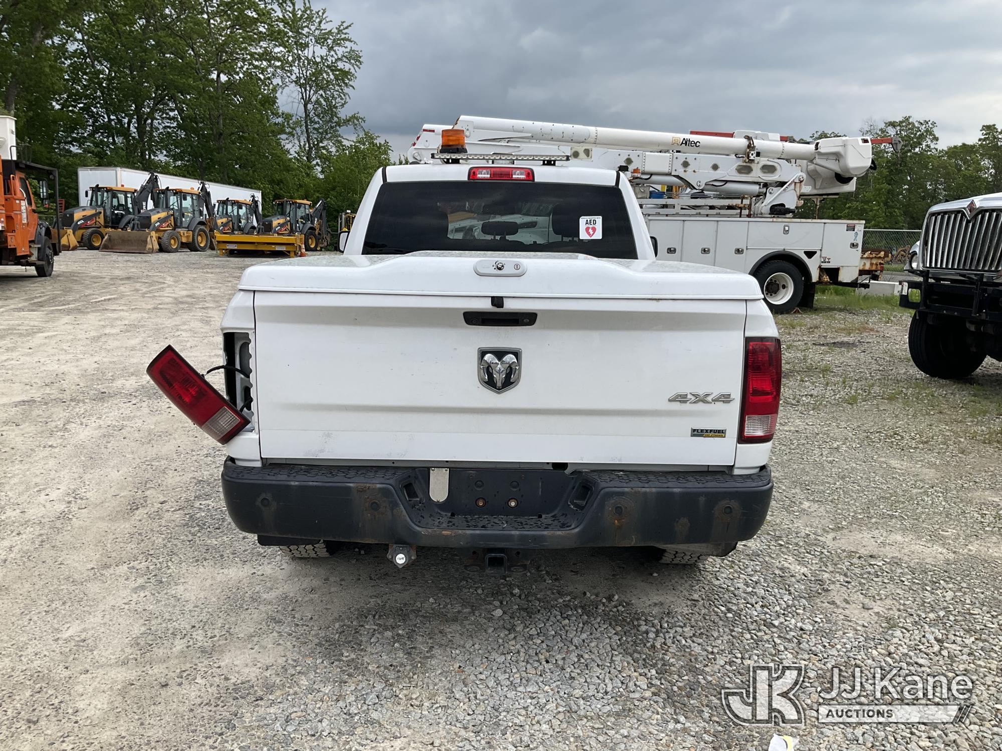 (Shrewsbury, MA) 2017 RAM 1500 4x4 Extended-Cab Pickup Truck Runs & Moves) (Damaged Drive side Taill