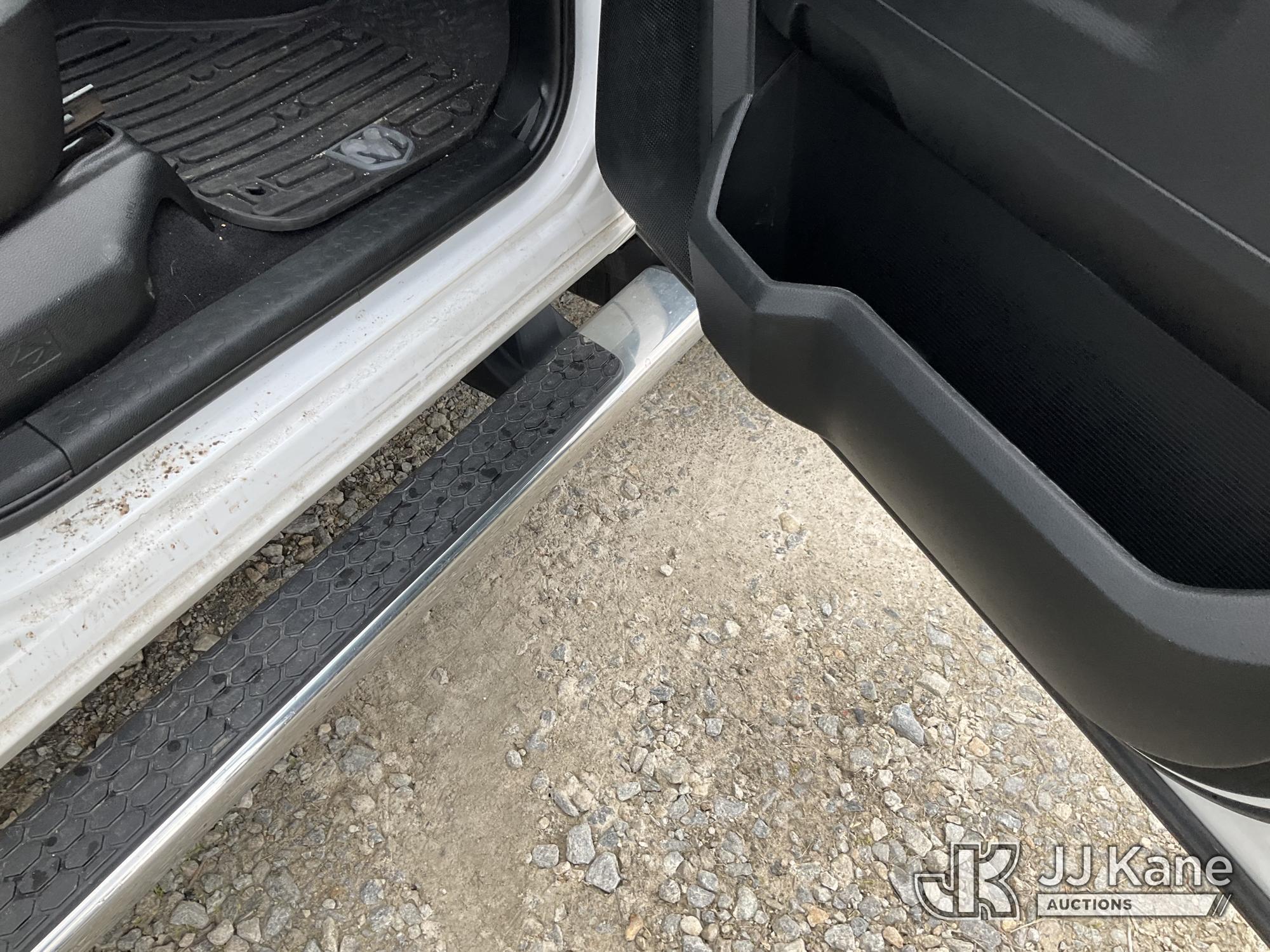 (Shrewsbury, MA) 2017 RAM 1500 4x4 Extended-Cab Pickup Truck Runs & Moves) (Damaged Drive side Taill