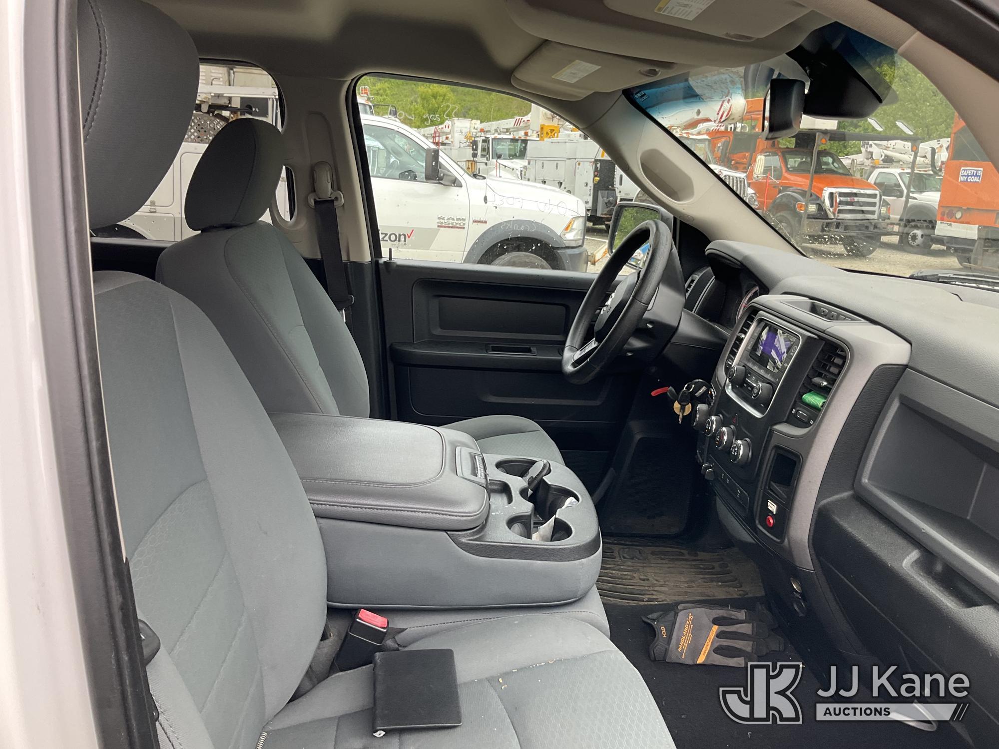 (Shrewsbury, MA) 2017 RAM 1500 4x4 Extended-Cab Pickup Truck Runs & Moves) (Damaged Drive side Taill