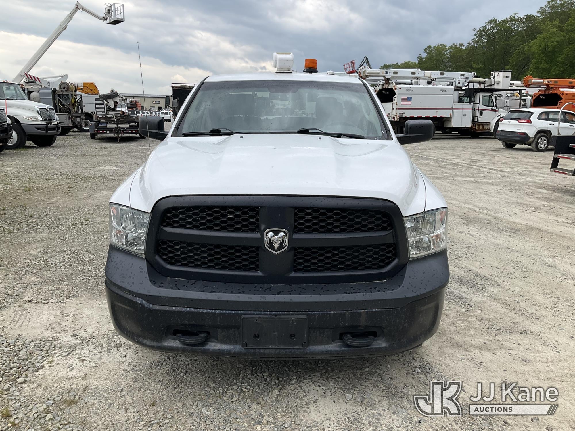 (Shrewsbury, MA) 2017 RAM 1500 4x4 Extended-Cab Pickup Truck Runs & Moves) (Damaged Drive side Taill
