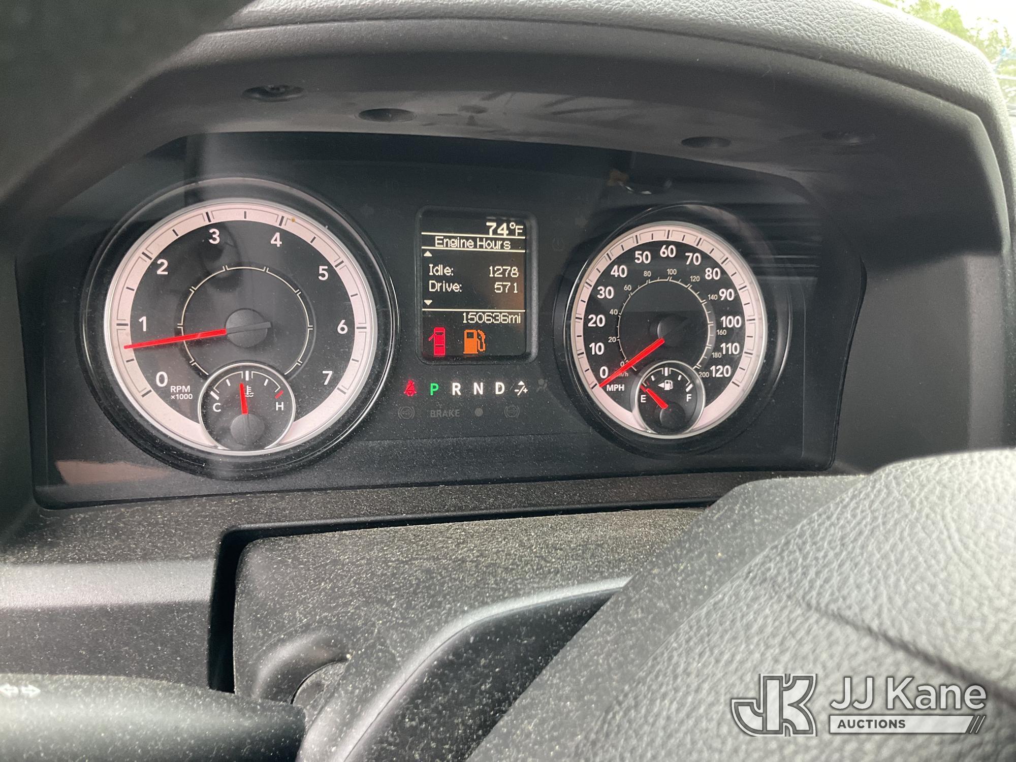 (Shrewsbury, MA) 2017 RAM 1500 4x4 Extended-Cab Pickup Truck Runs & Moves) (Damaged Drive side Taill