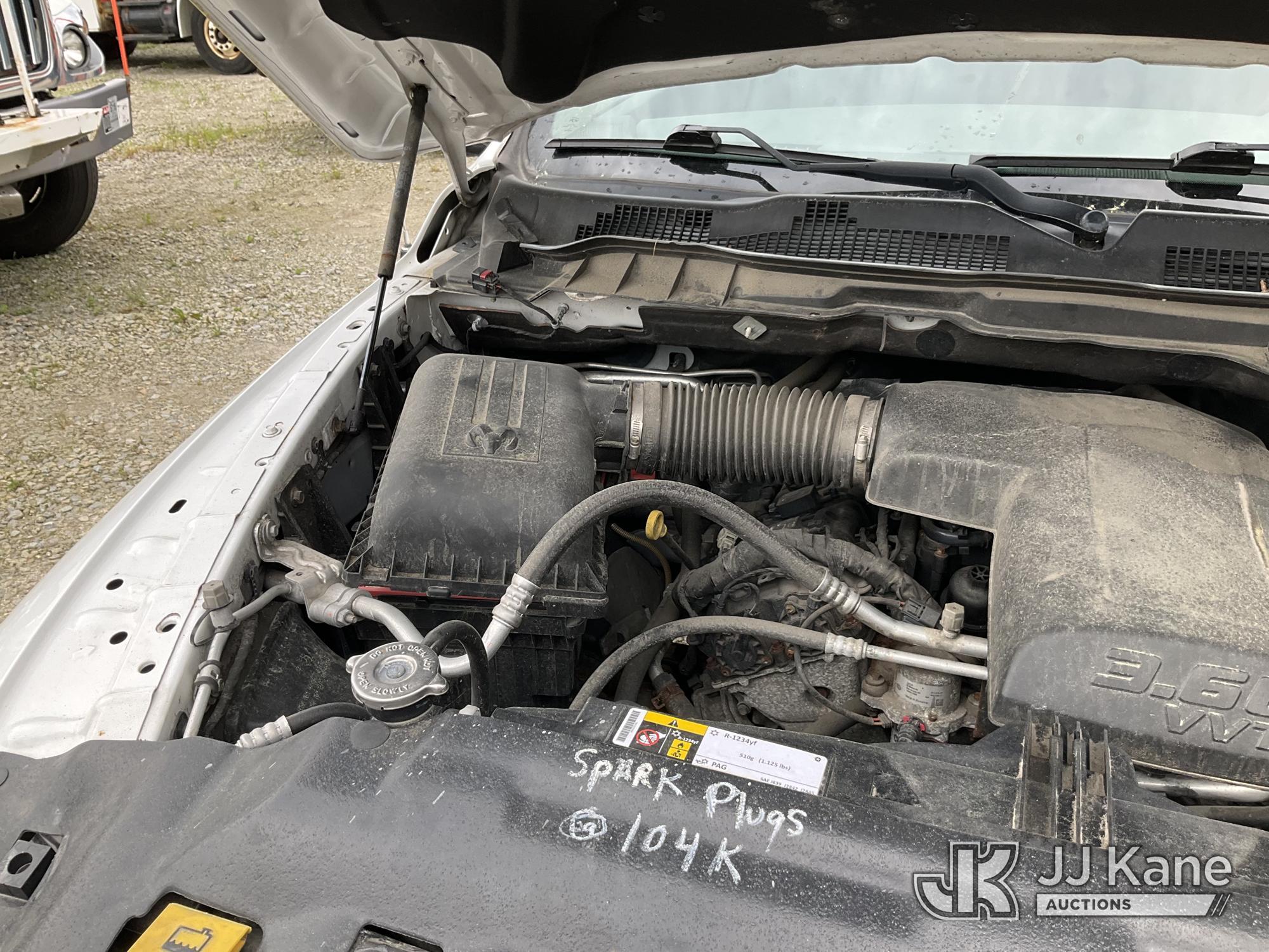 (Shrewsbury, MA) 2017 RAM 1500 4x4 Extended-Cab Pickup Truck Runs & Moves) (Damaged Drive side Taill