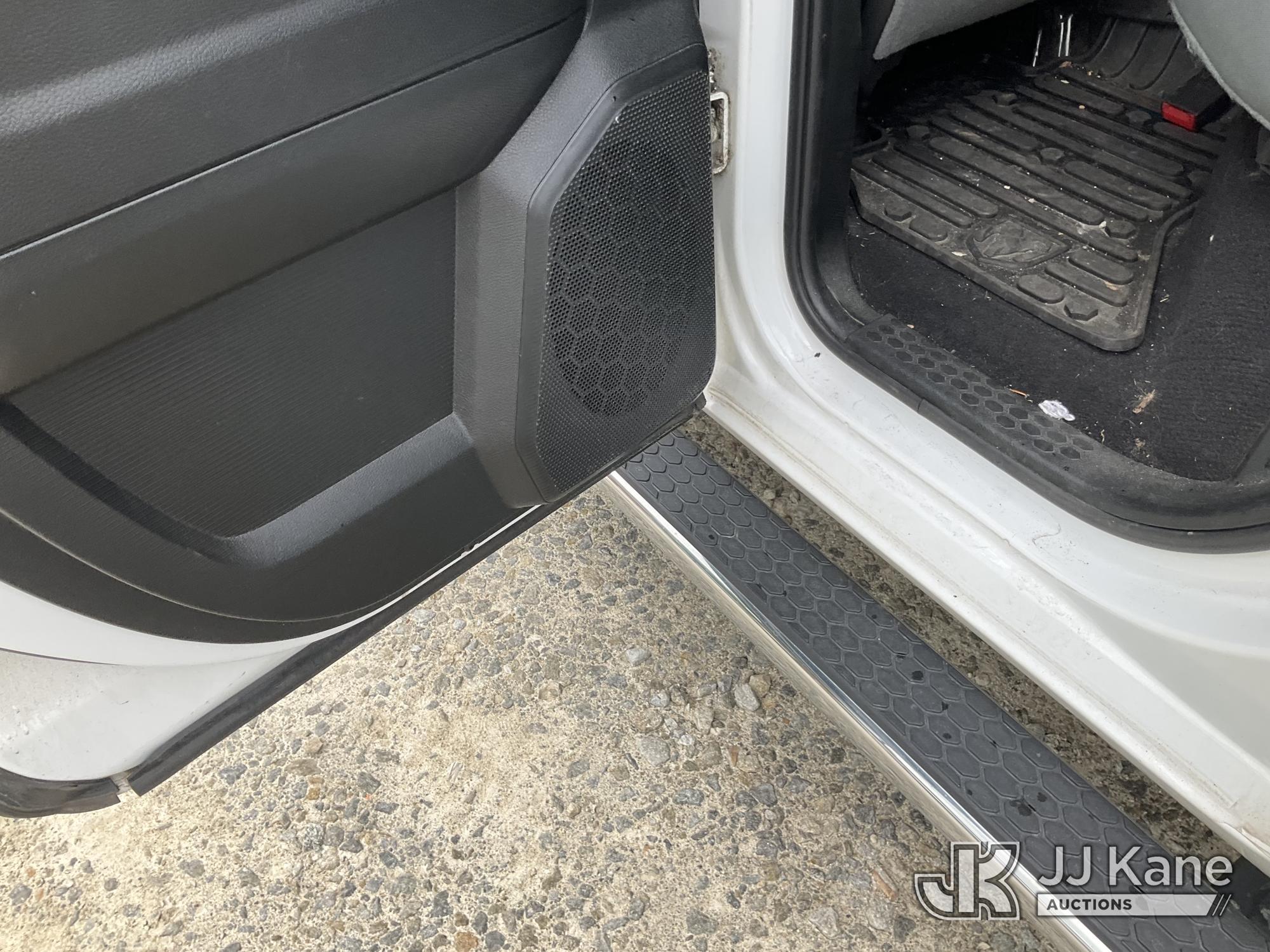 (Shrewsbury, MA) 2017 RAM 1500 4x4 Extended-Cab Pickup Truck Runs & Moves) (Damaged Drive side Taill