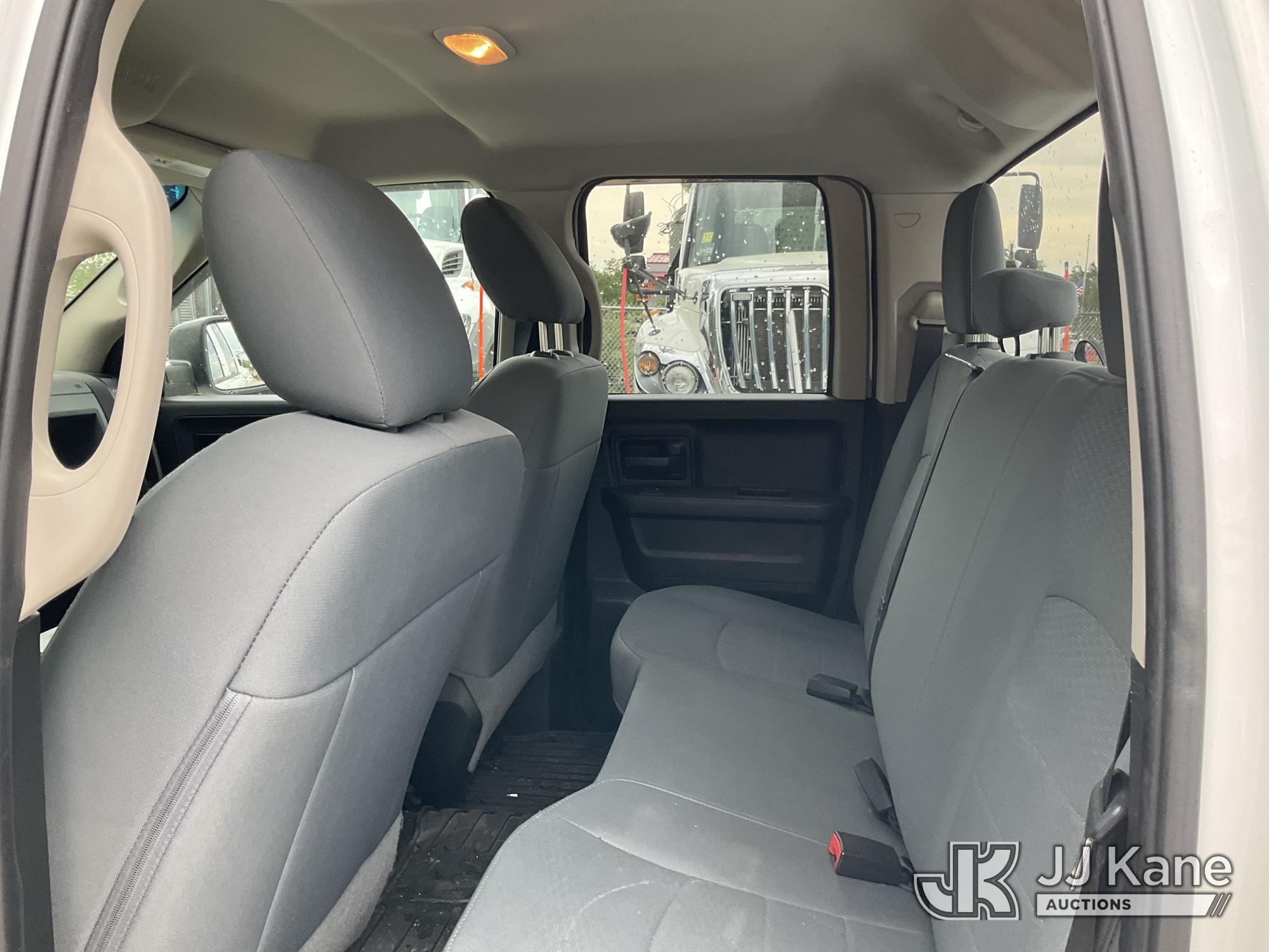 (Shrewsbury, MA) 2017 RAM 1500 4x4 Extended-Cab Pickup Truck Runs & Moves) (Damaged Drive side Taill