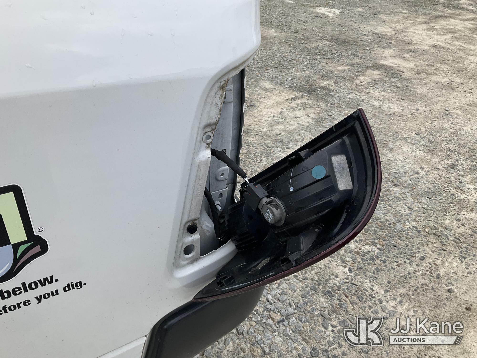 (Shrewsbury, MA) 2017 RAM 1500 4x4 Extended-Cab Pickup Truck Runs & Moves) (Damaged Drive side Taill