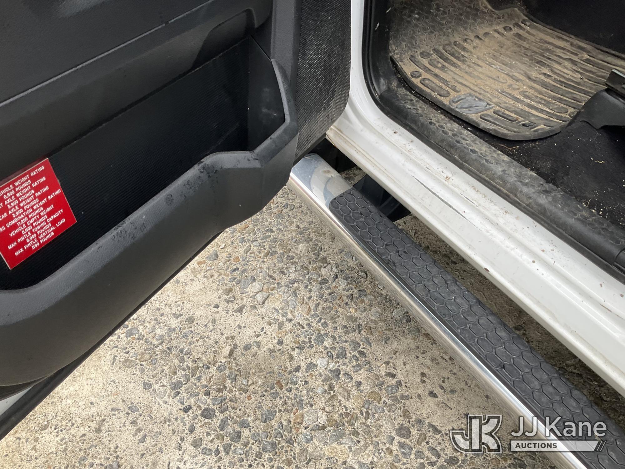 (Shrewsbury, MA) 2017 RAM 1500 4x4 Extended-Cab Pickup Truck Runs & Moves) (Damaged Drive side Taill
