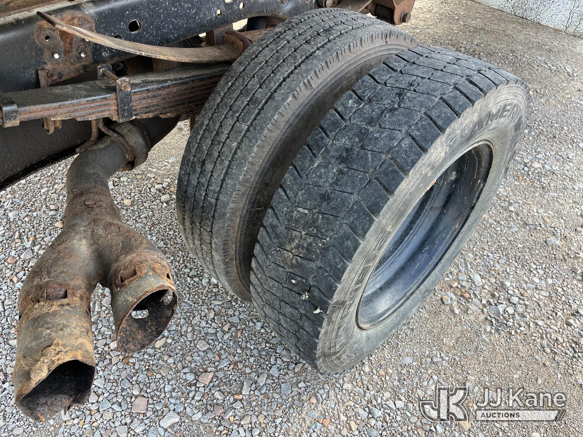 (Smock, PA) 2015 Ford F550 4x4 Chipper Dump Truck Runs, Moves & Operates, Check Engine Light On, Jum
