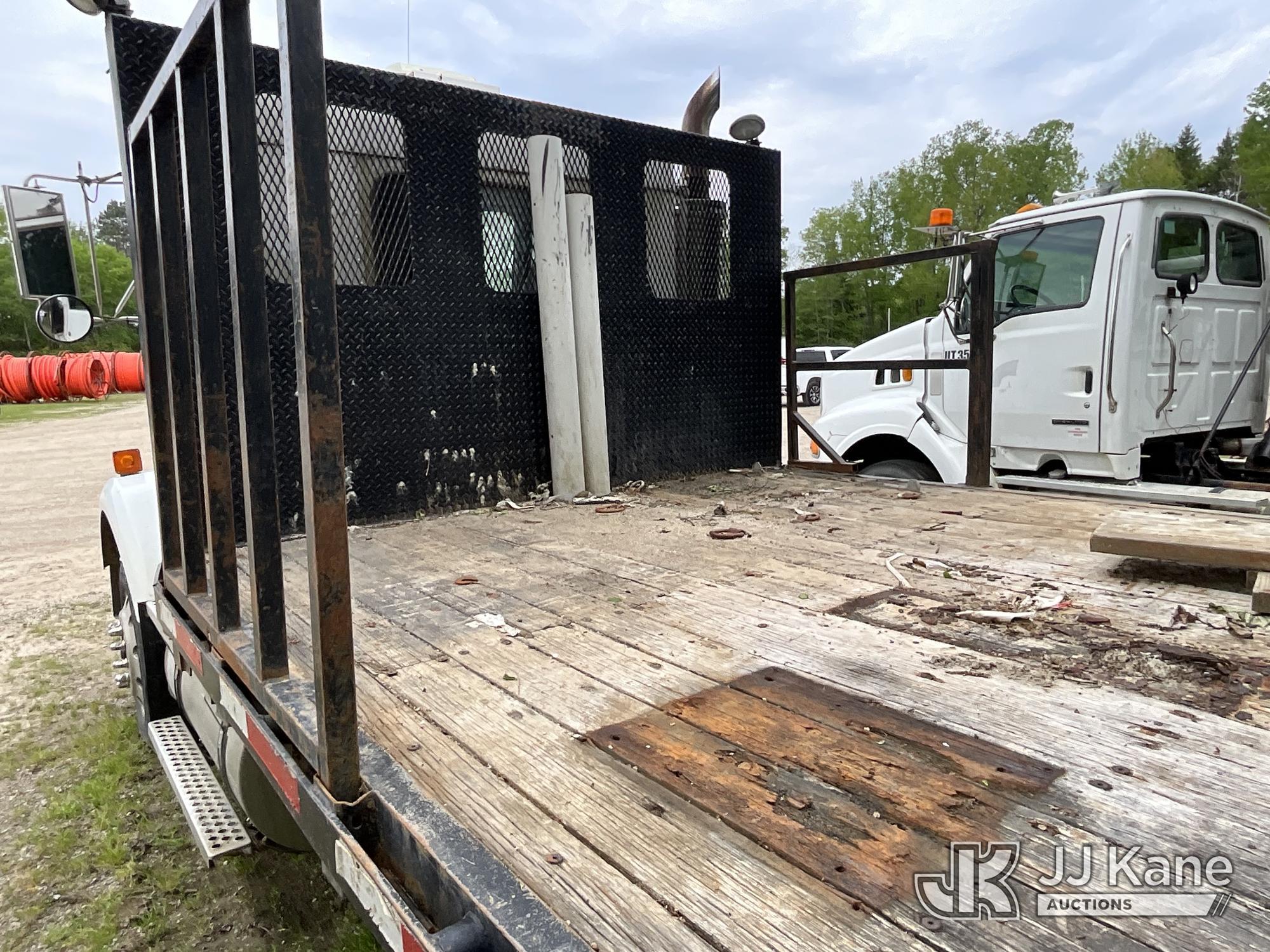 (Sparta, MI) 1996 Kenworth T800 Flatbed Truck Runs & Moves) (Rust, Front Bumper Bent