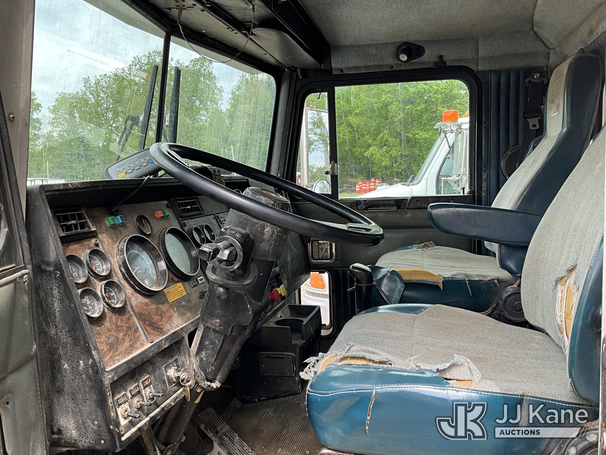 (Sparta, MI) 1996 Kenworth T800 Flatbed Truck Runs & Moves) (Rust, Front Bumper Bent