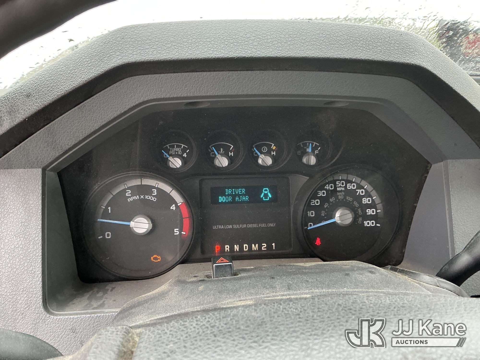 (Fort Wayne, IN) 2015 Ford F550 4x4 Crew-Cab Chipper Dump Truck Runs, Moves & Dump Body Operates) (W