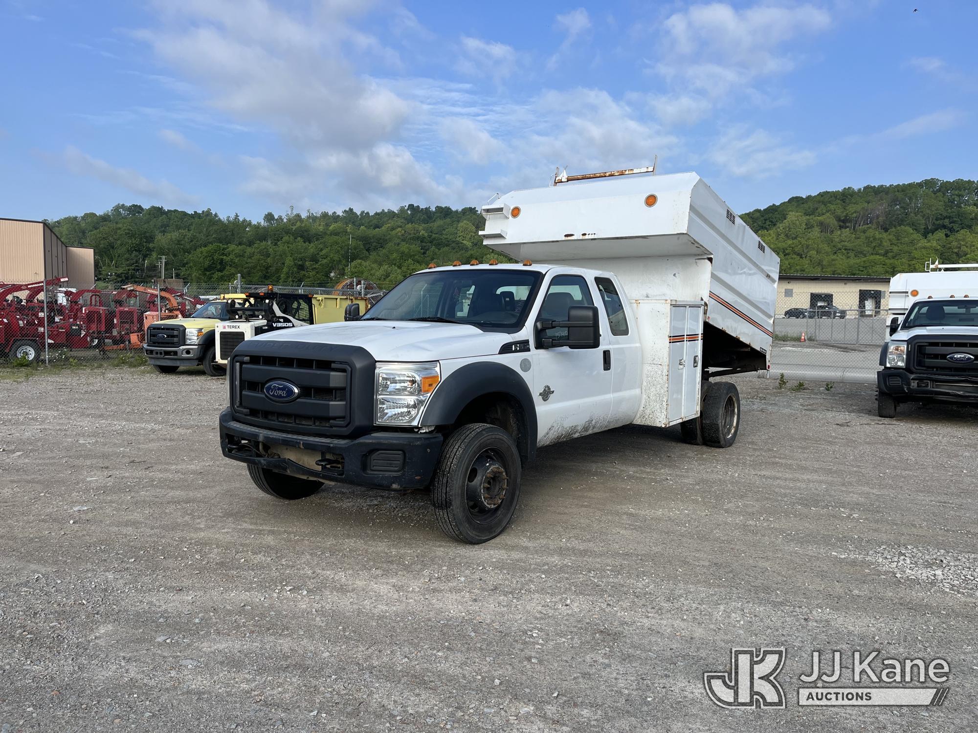 (Smock, PA) 2015 Ford F550 4x4 Chipper Dump Truck Runs, Moves & Operates, Check Engine Light On, Jum