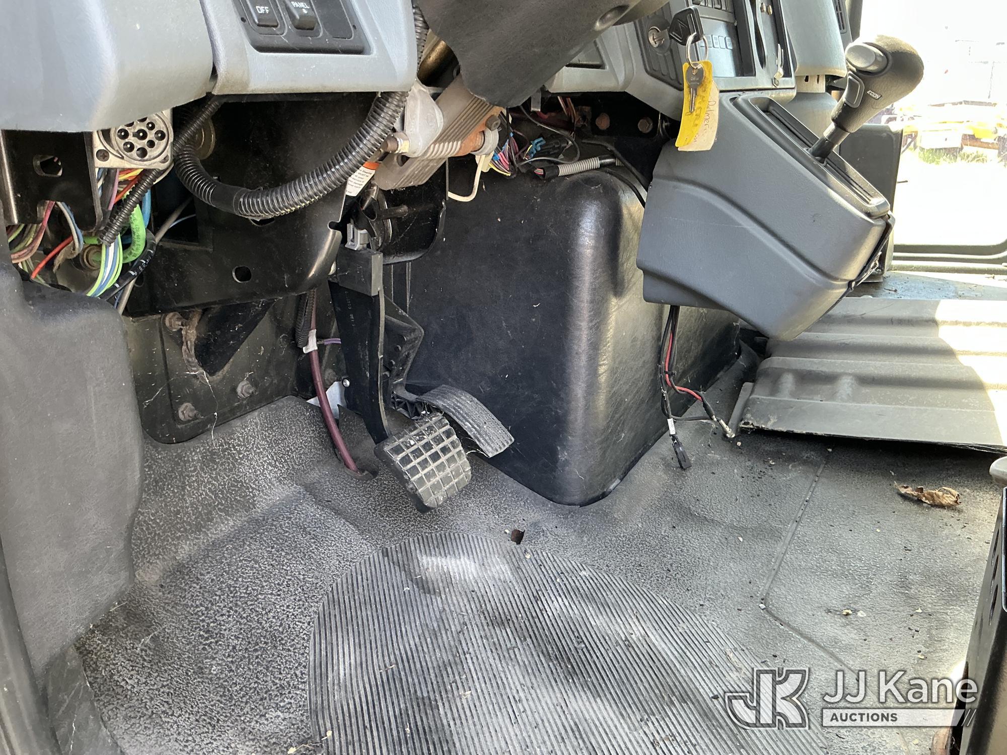 (Plains, PA) 2004 International 3200 Cutaway Passenger Bus Not Running, Must Tow, Animal Waste Smell