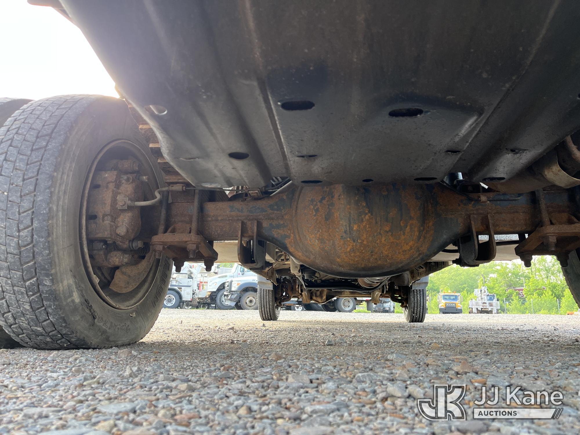 (Smock, PA) 2015 Ford F550 4x4 Chipper Dump Truck Runs, Moves & Operates, Check Engine Light On, Jum