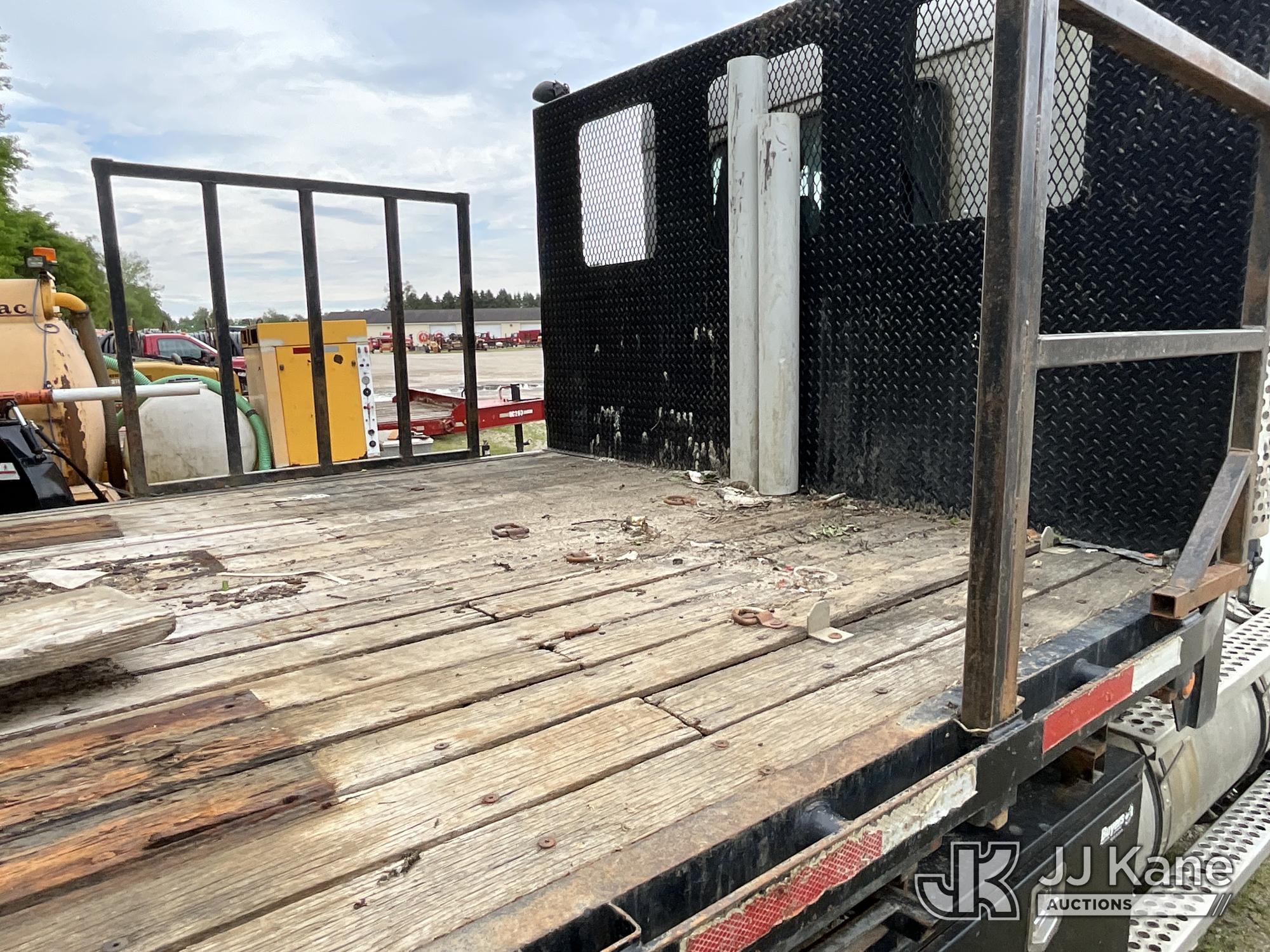 (Sparta, MI) 1996 Kenworth T800 Flatbed Truck Runs & Moves) (Rust, Front Bumper Bent