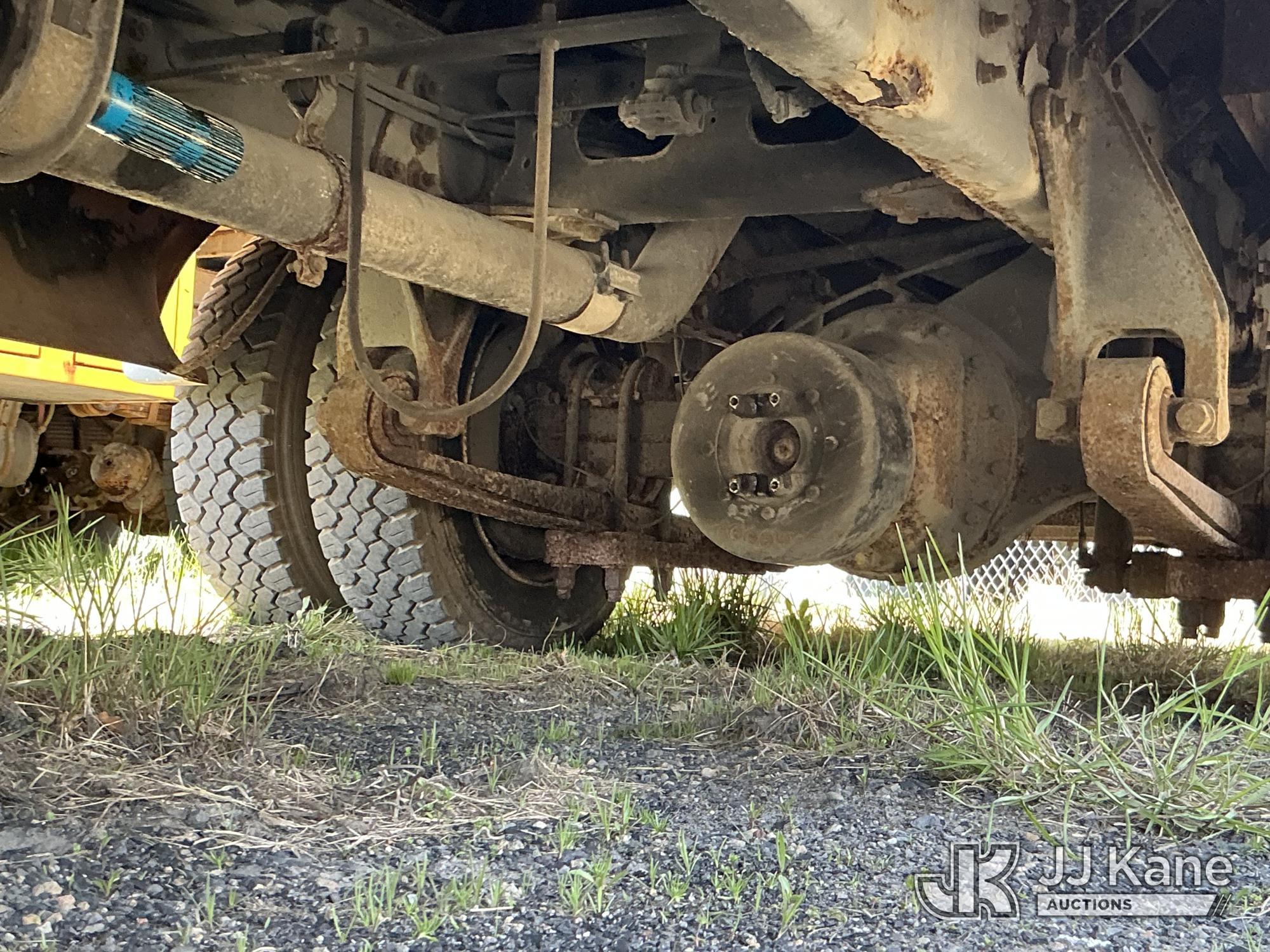 (Plains, PA) 2004 International 3200 Cutaway Passenger Bus Not Running, Must Tow, Animal Waste Smell