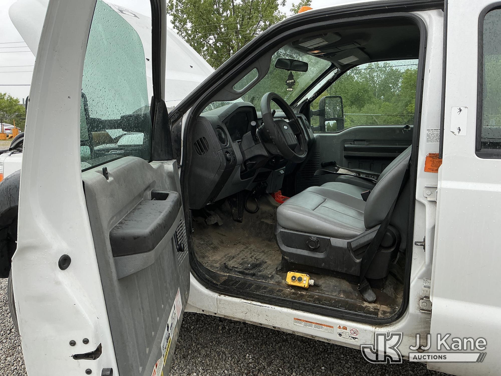 (Fort Wayne, IN) 2015 Ford F550 4x4 Crew-Cab Chipper Dump Truck Runs, Moves & Dump Body Operates) (W