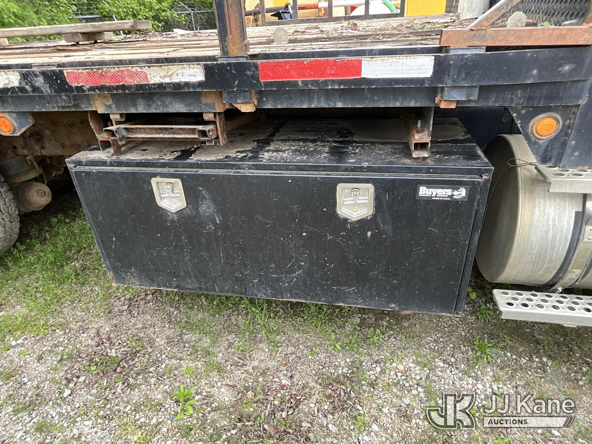 (Sparta, MI) 1996 Kenworth T800 Flatbed Truck Runs & Moves) (Rust, Front Bumper Bent