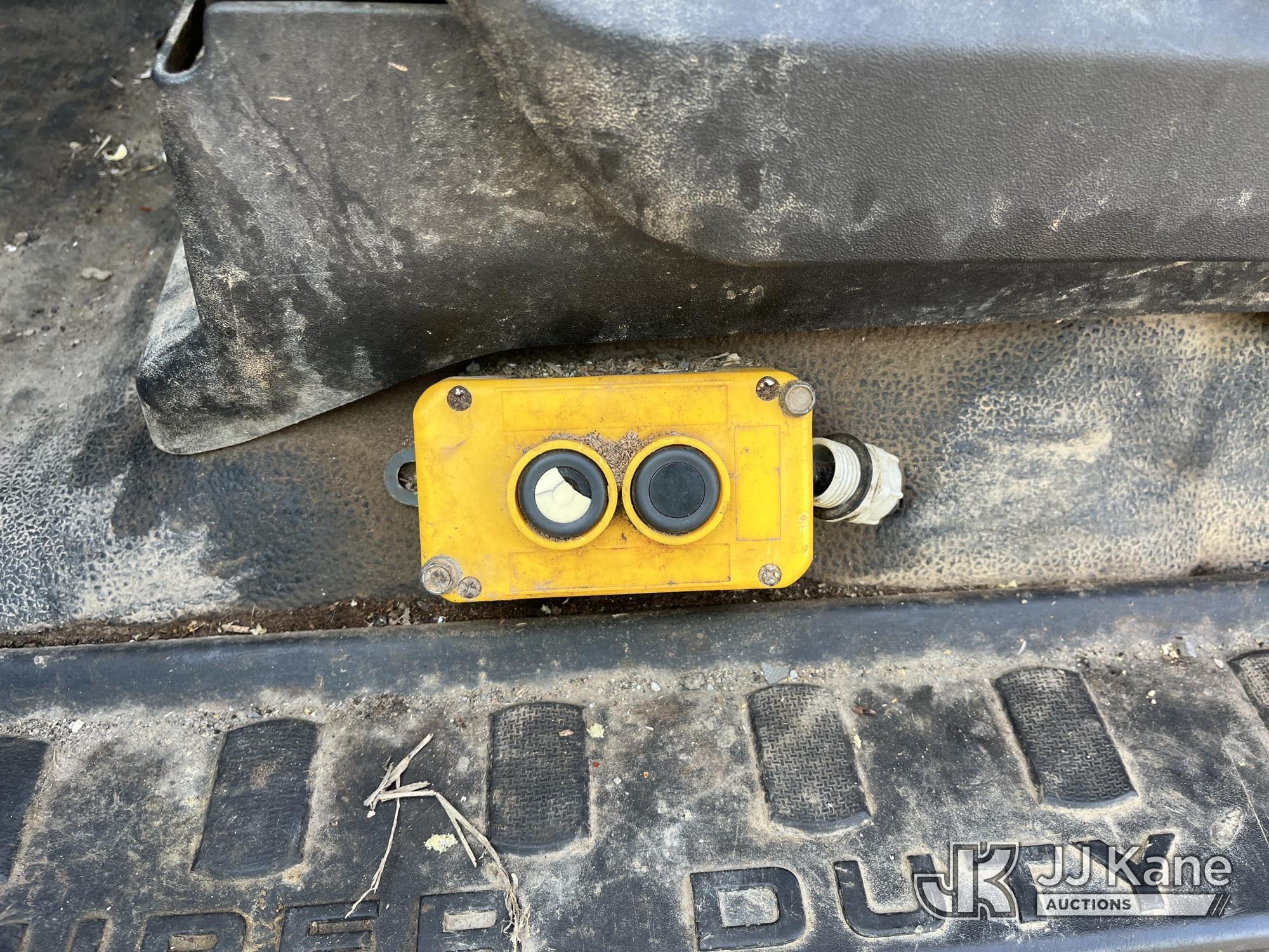 (Smock, PA) 2015 Ford F550 4x4 Chipper Dump Truck Runs, Moves & Operates, Check Engine Light On, Jum