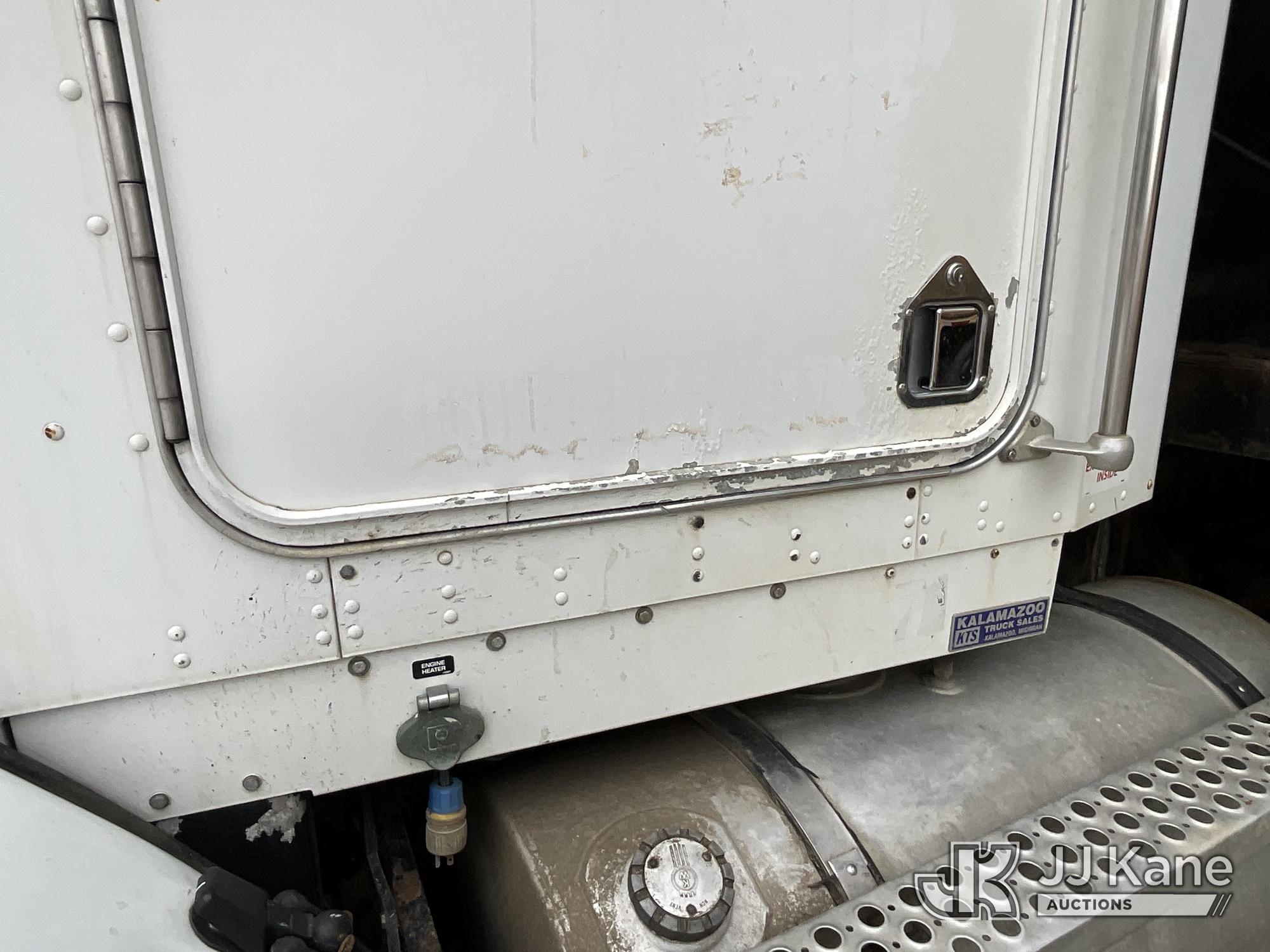 (Sparta, MI) 1996 Kenworth T800 Flatbed Truck Runs & Moves) (Rust, Front Bumper Bent