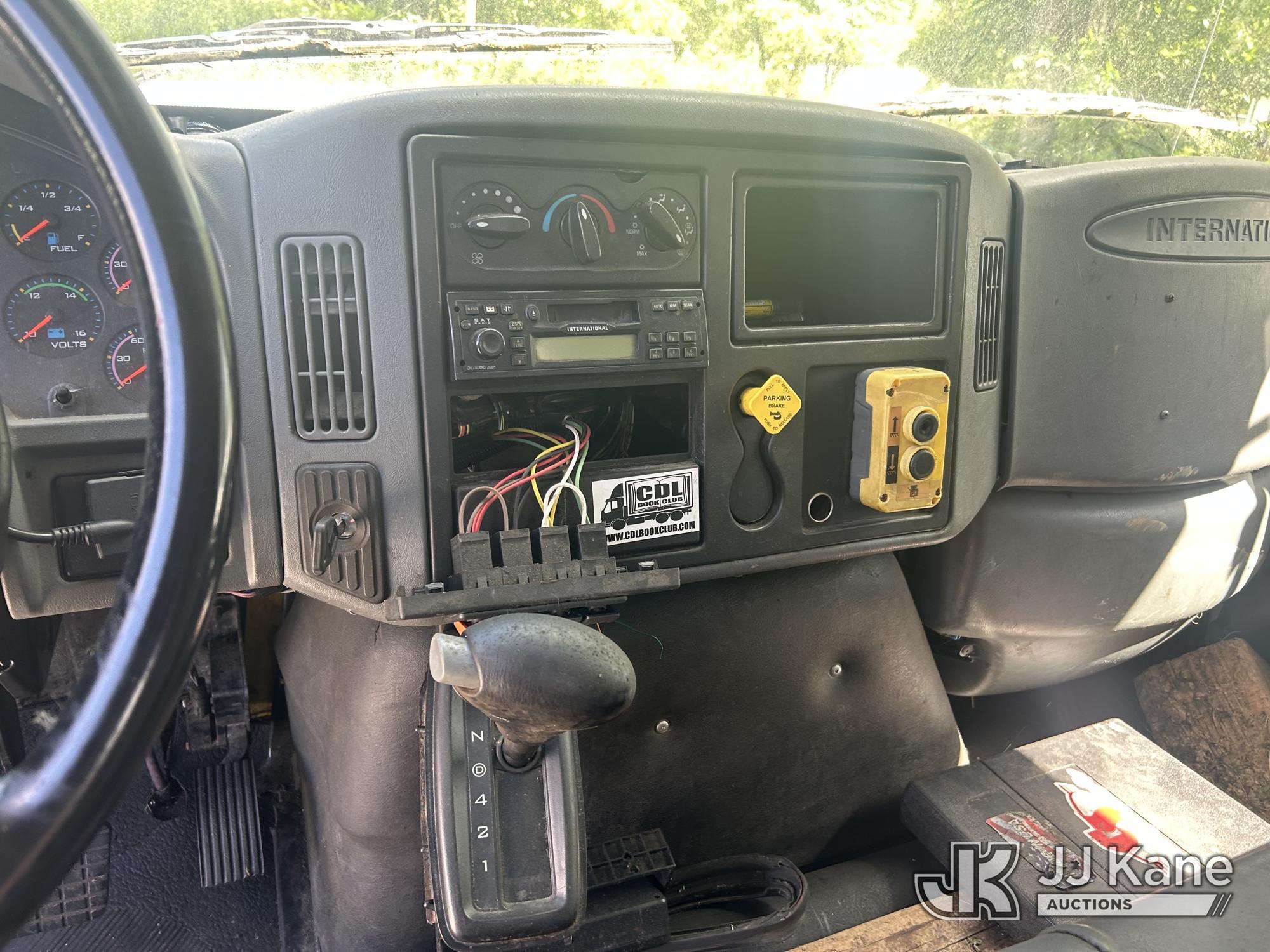 (Hagerstown, MD) 2006 International 4300 Flatbed/Attenuator Truck Not Running, No Power, Condition U