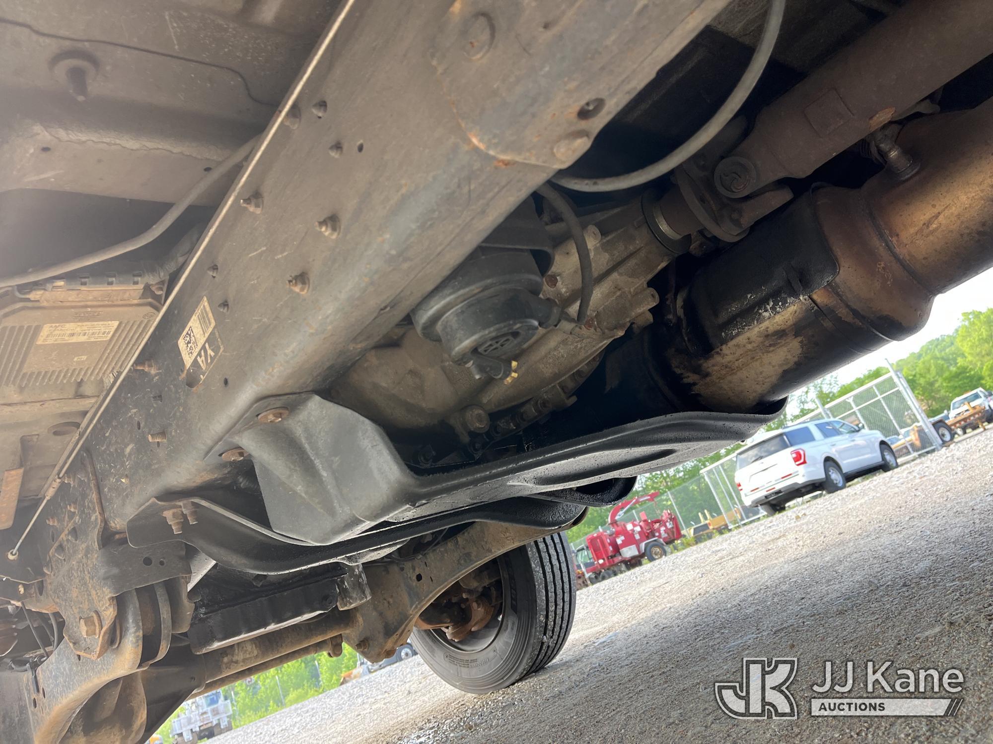 (Smock, PA) 2015 Ford F550 4x4 Chipper Dump Truck Runs, Moves & Operates, Check Engine Light On, Jum