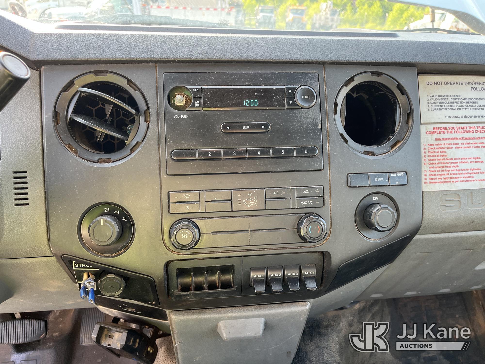 (Smock, PA) 2015 Ford F550 4x4 Chipper Dump Truck Runs, Moves & Operates, Check Engine Light On, Jum
