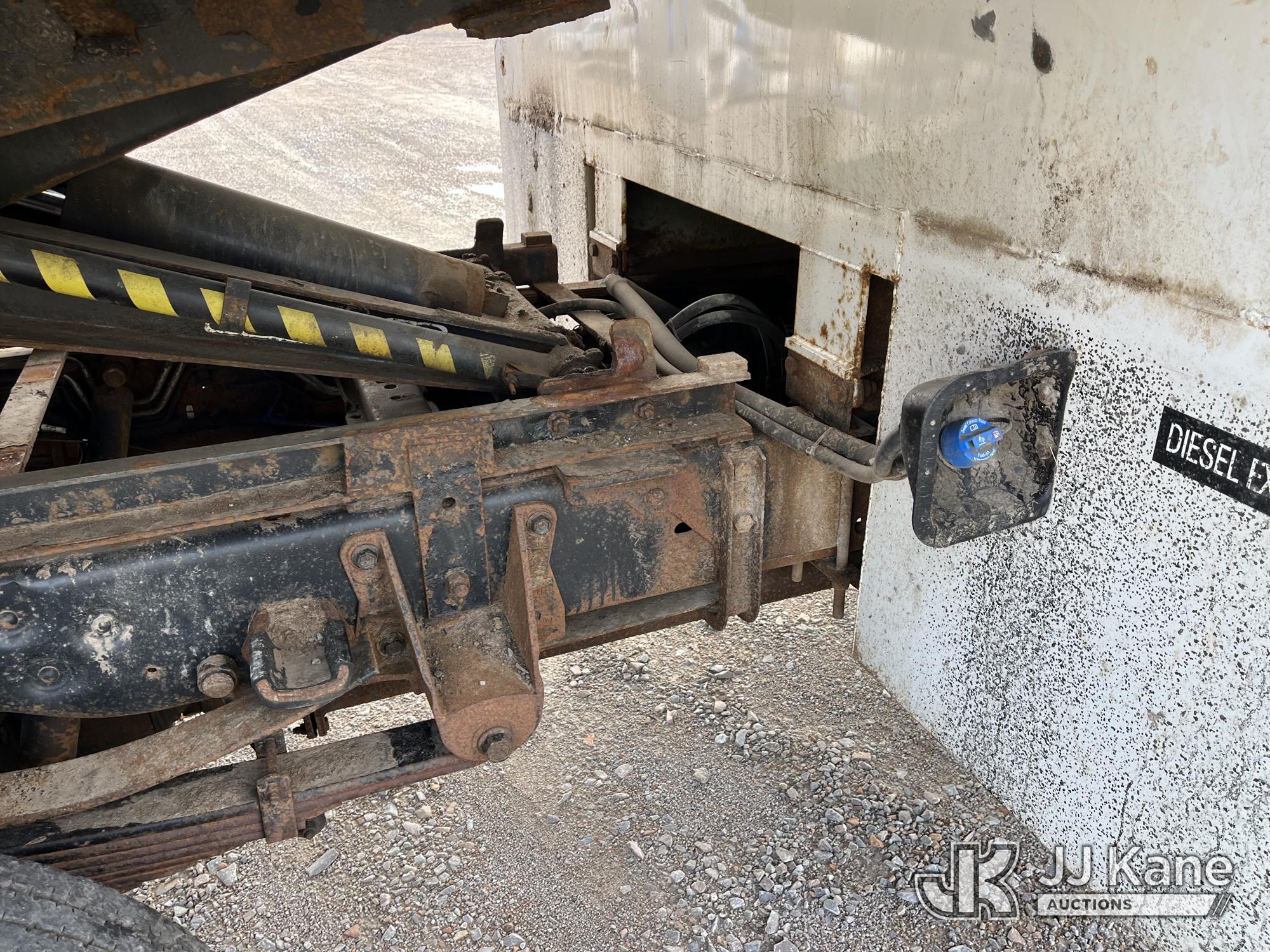 (Smock, PA) 2015 Ford F550 4x4 Chipper Dump Truck Runs, Moves & Operates, Check Engine Light On, Jum