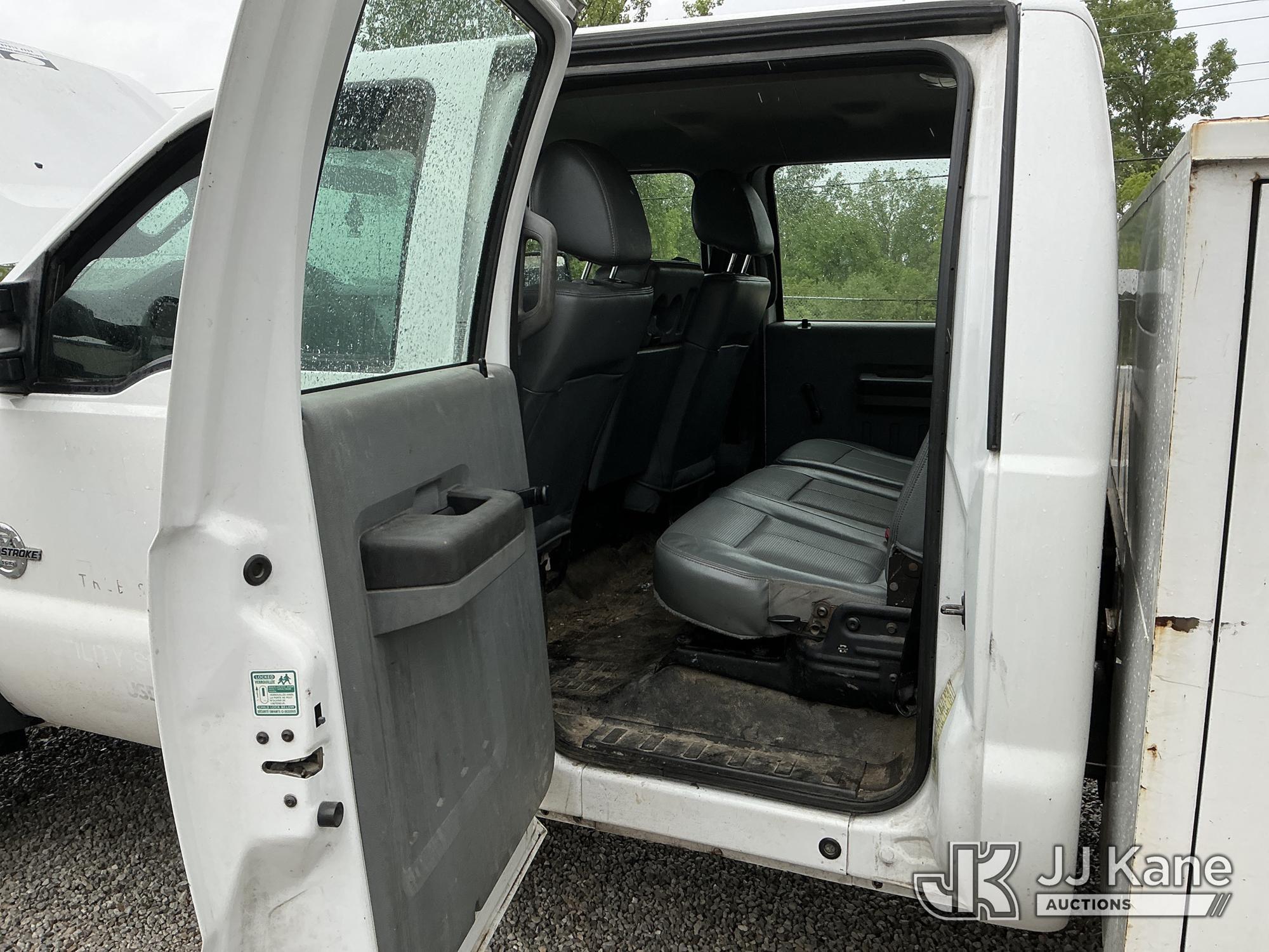 (Fort Wayne, IN) 2015 Ford F550 4x4 Crew-Cab Chipper Dump Truck Runs, Moves & Dump Body Operates) (W