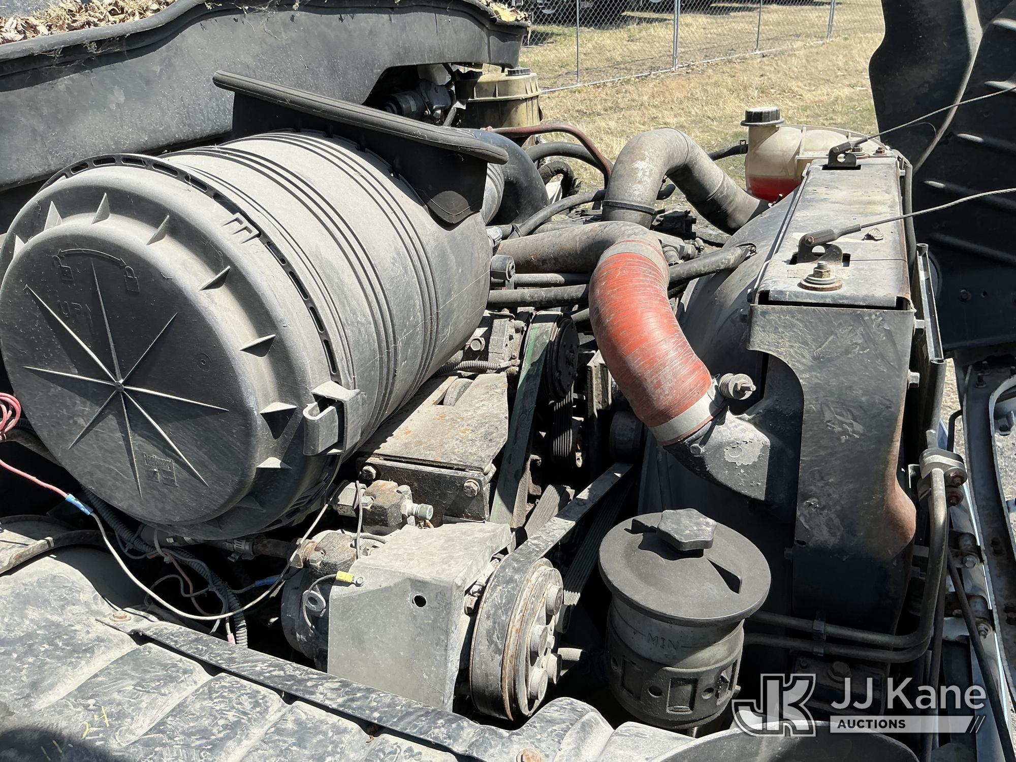 (Plains, PA) 2004 International 3200 Cutaway Passenger Bus Not Running, Must Tow, Animal Waste Smell