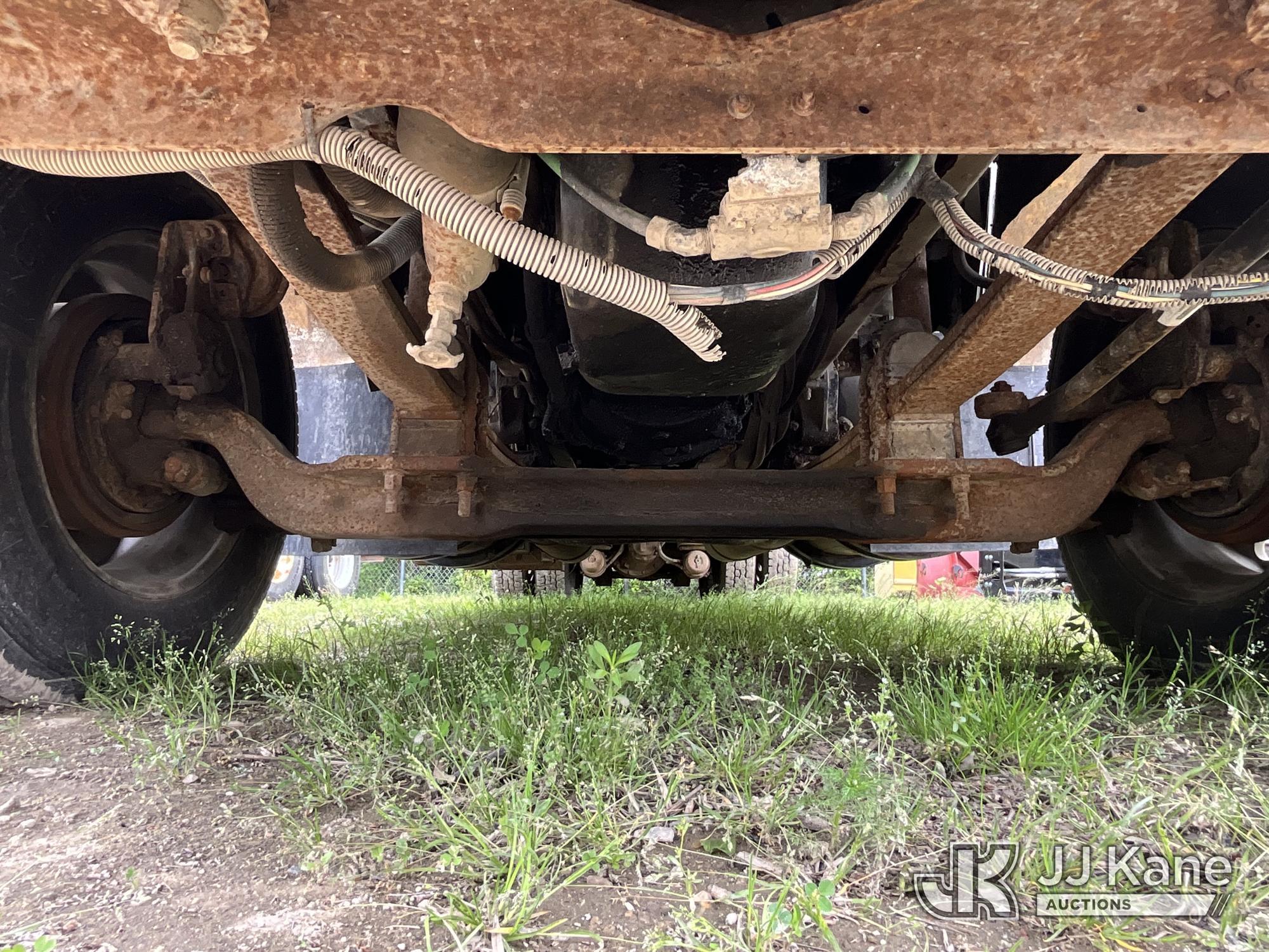 (Sparta, MI) 1996 Kenworth T800 Flatbed Truck Runs & Moves) (Rust, Front Bumper Bent