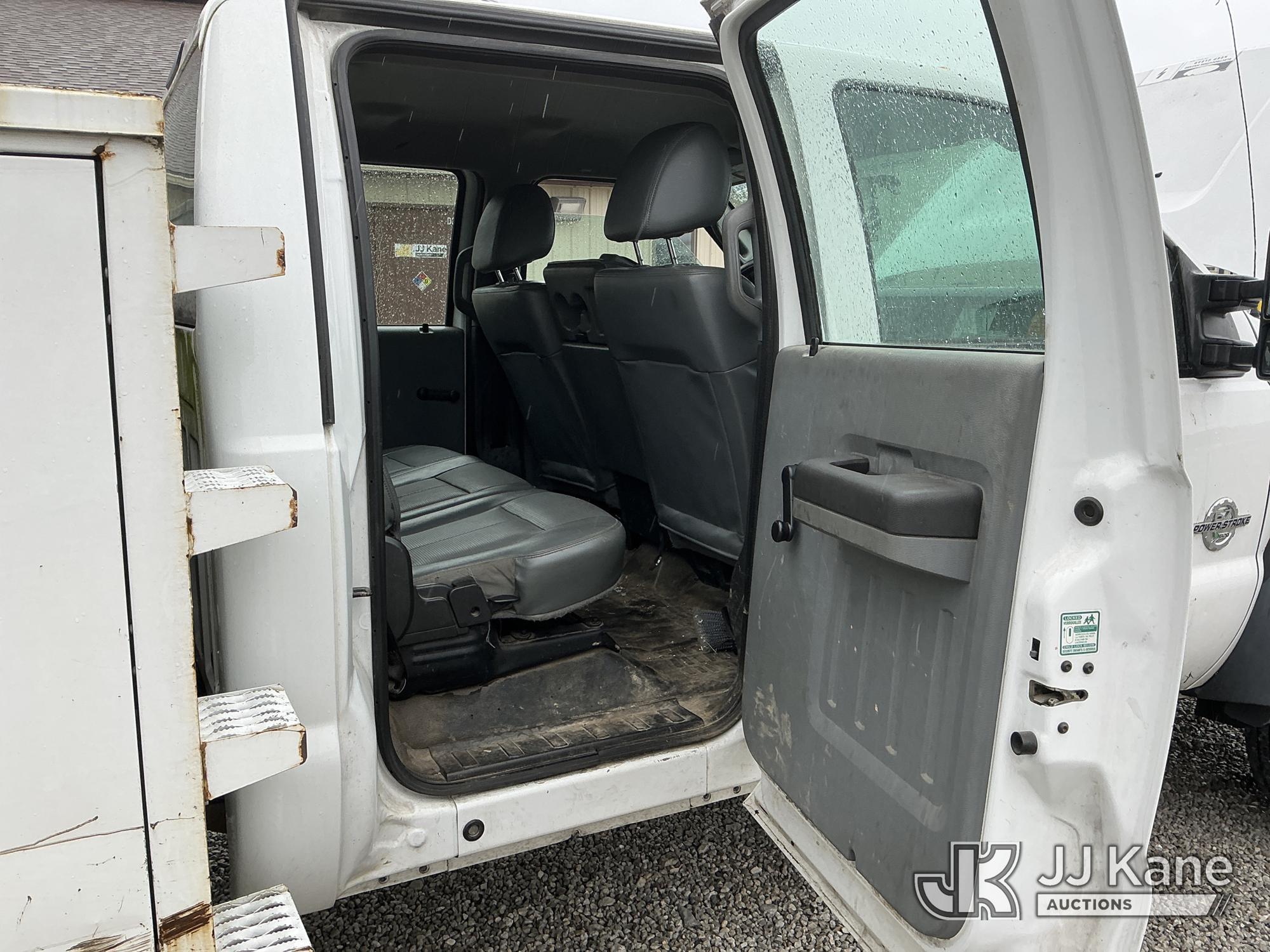 (Fort Wayne, IN) 2015 Ford F550 4x4 Crew-Cab Chipper Dump Truck Runs, Moves & Dump Body Operates) (W