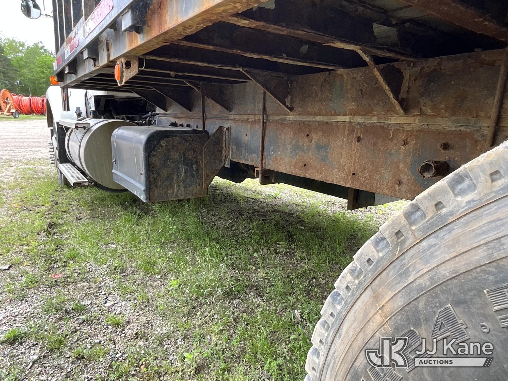 (Sparta, MI) 1996 Kenworth T800 Flatbed Truck Runs & Moves) (Rust, Front Bumper Bent