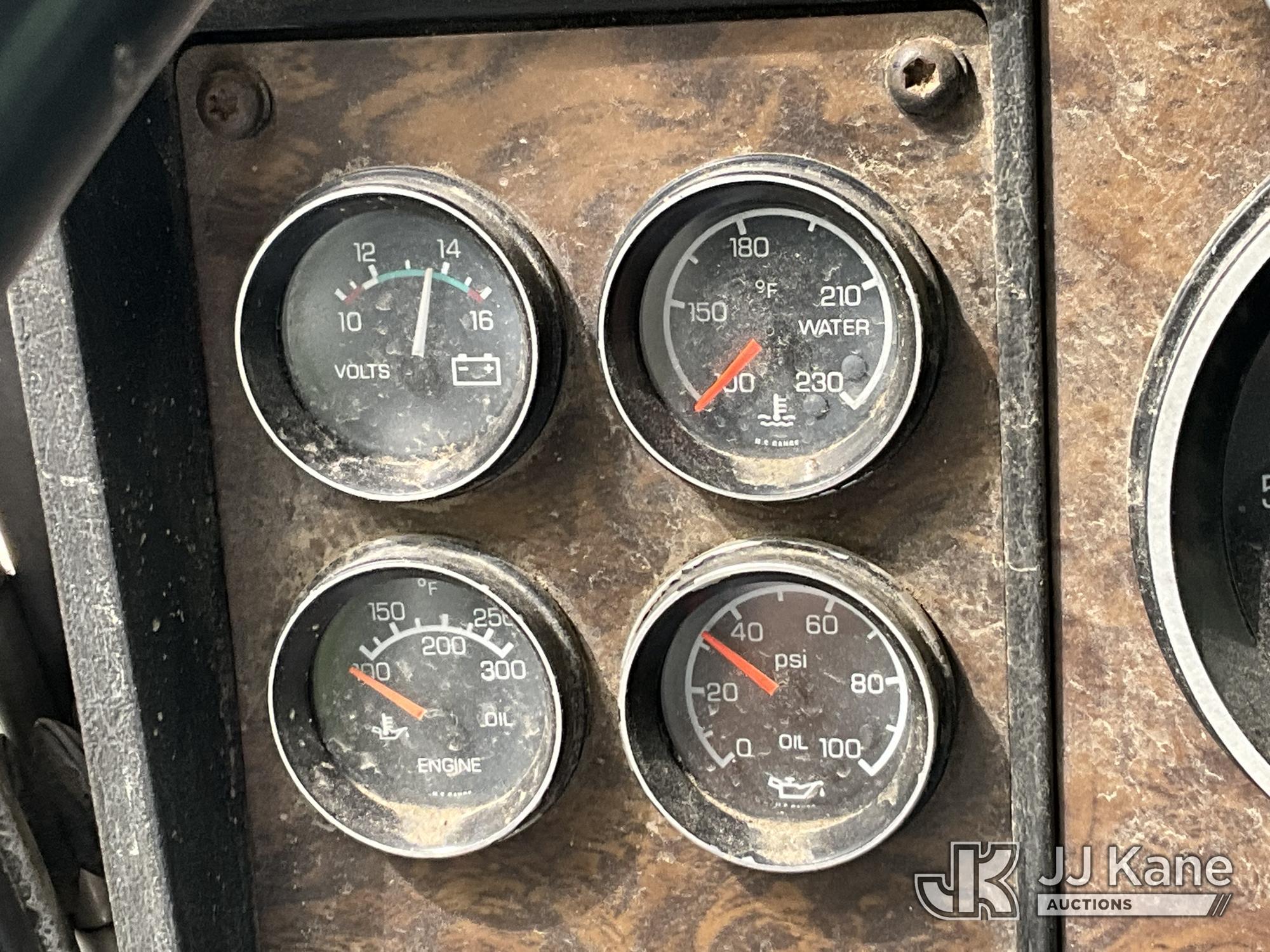 (Sparta, MI) 1996 Kenworth T800 Flatbed Truck Runs & Moves) (Rust, Front Bumper Bent