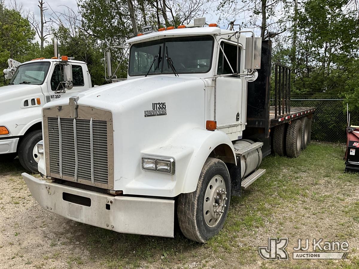 (Sparta, MI) 1996 Kenworth T800 Flatbed Truck Runs & Moves) (Rust, Front Bumper Bent